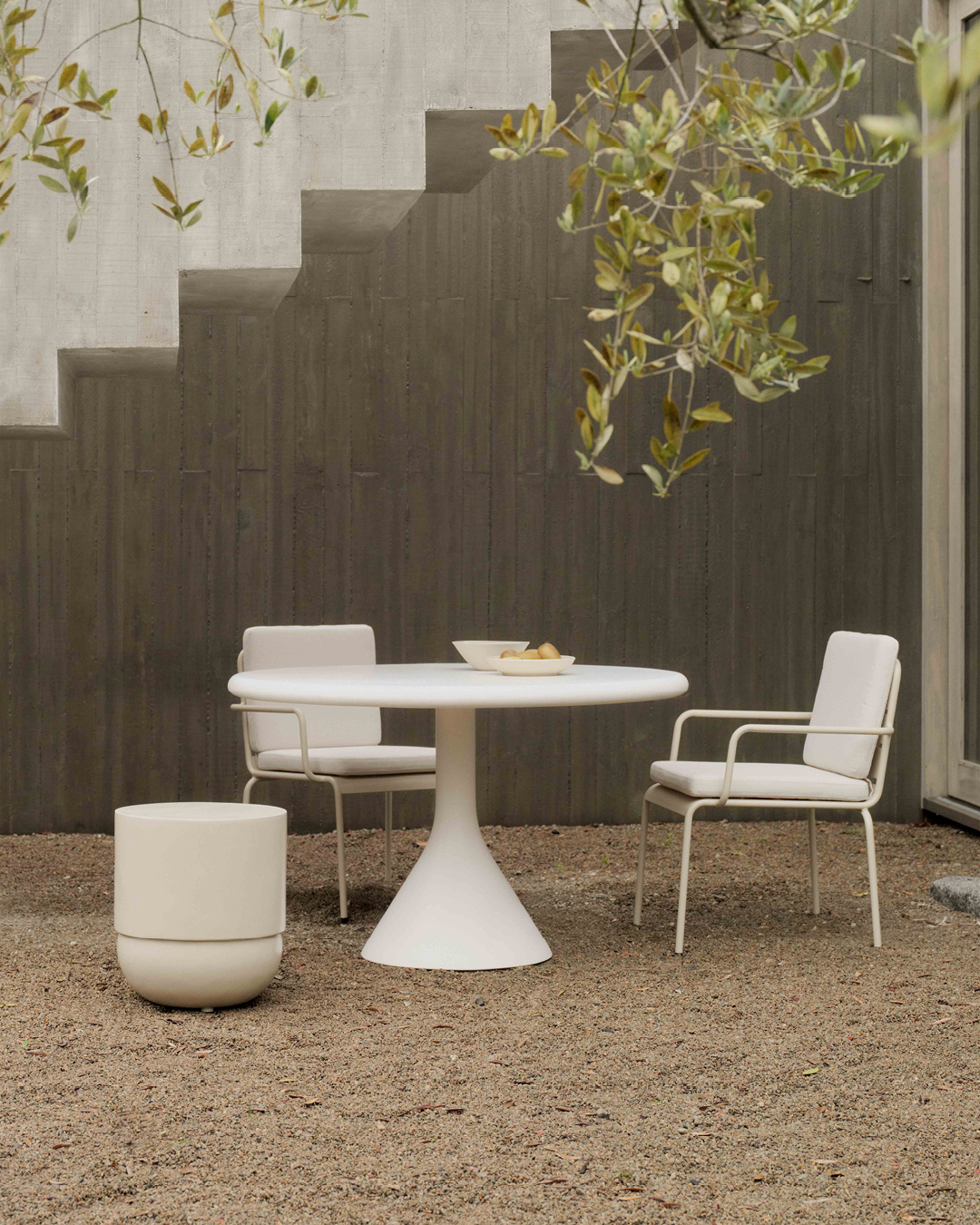 Outdoor Ria Round Dining Table