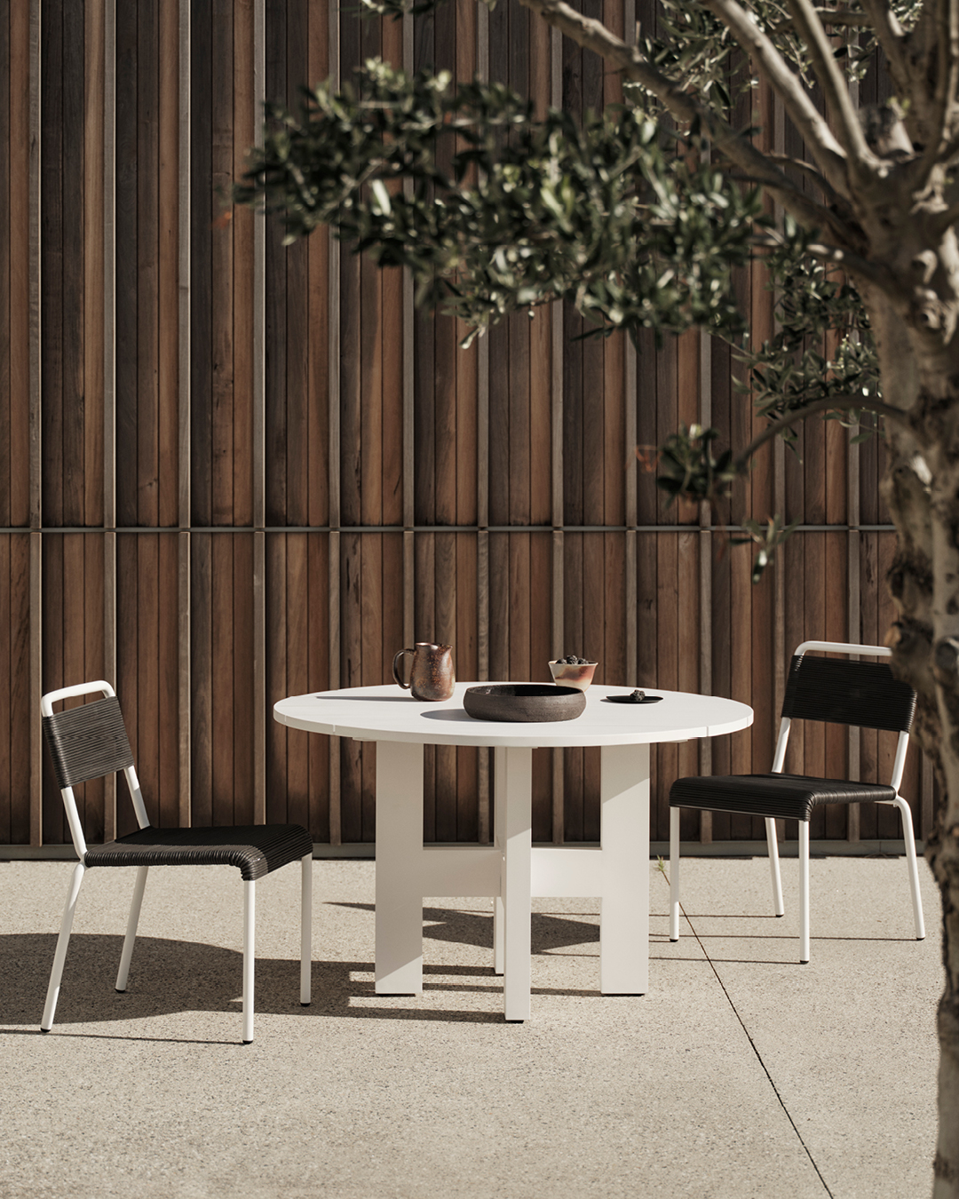 Outdoor Johnny Round Dining Table