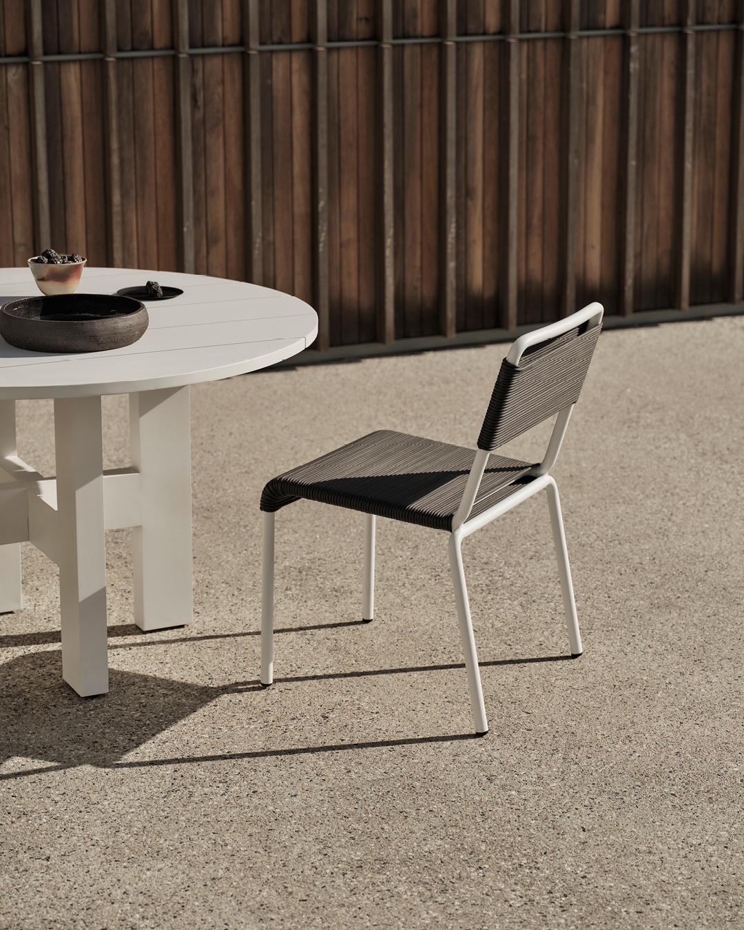 Outdoor Johnny Round Dining Table