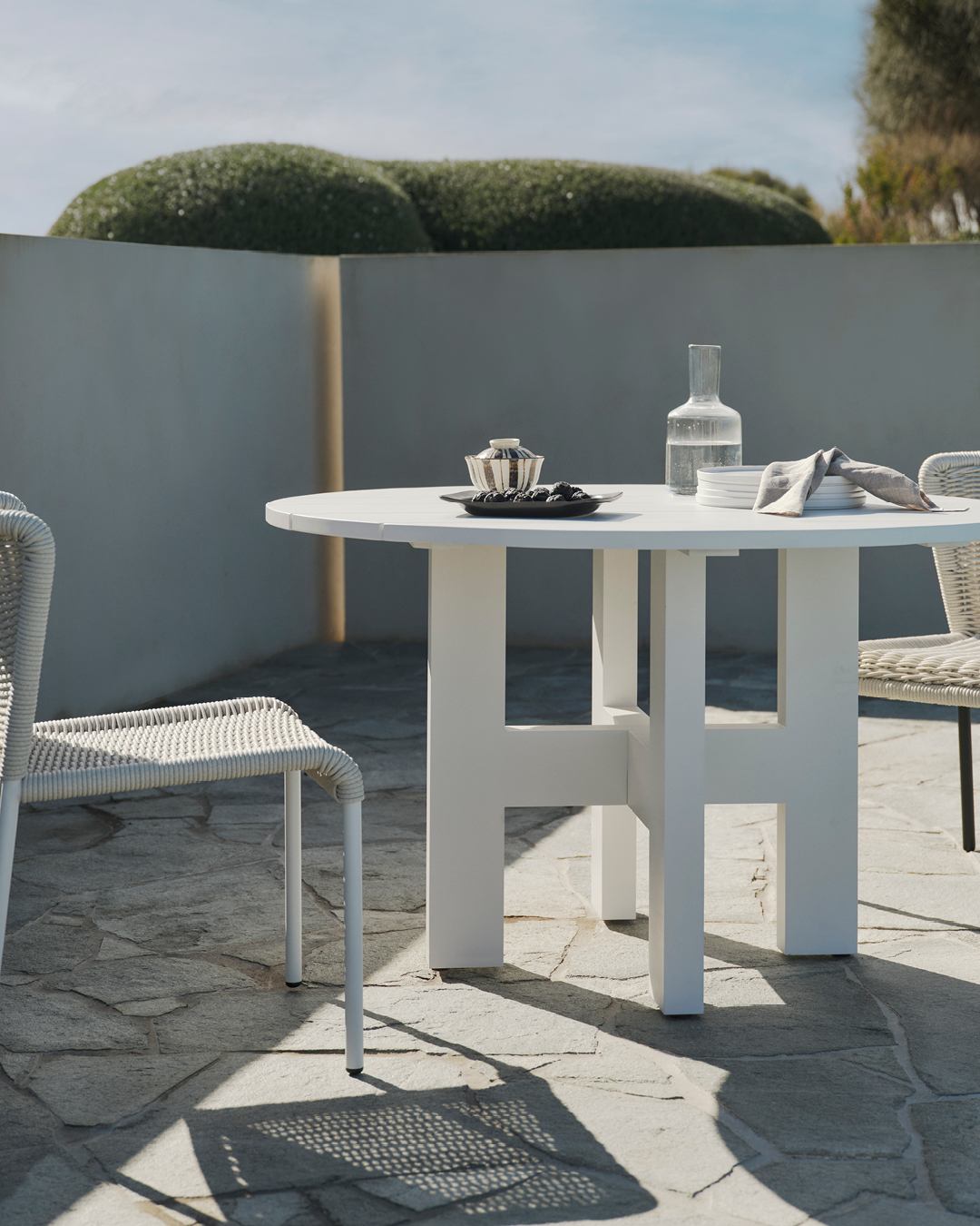 Outdoor Johnny Round Dining Table