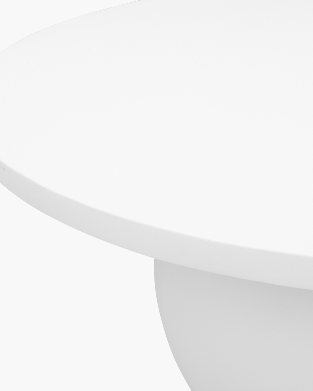 Olay Round Dining Table