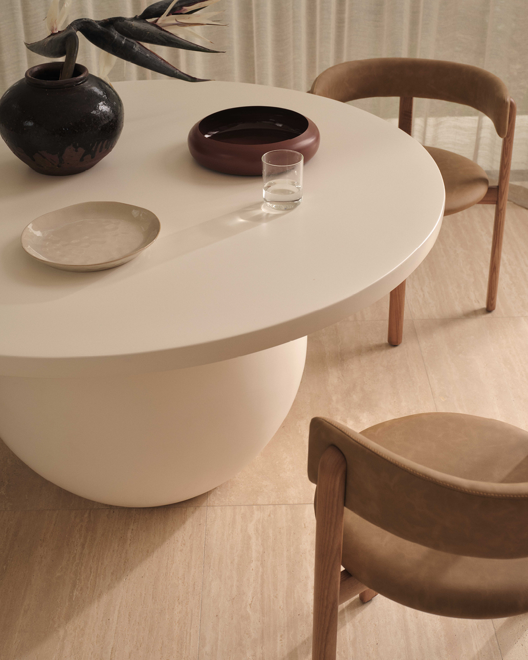 Olay Round Dining Table