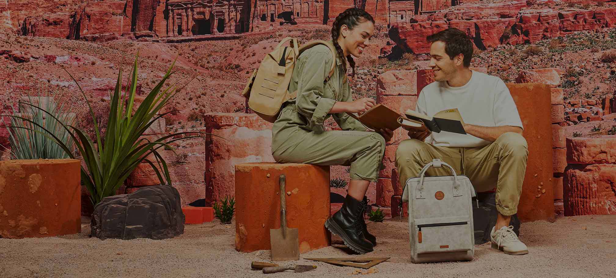 Cabaia Cabaia réinvente les accessoires et vêtements pour les femmes, hommes et enfants : Bonnets, Sacs, Écharpes, Chaussettes, Serviettes de plage