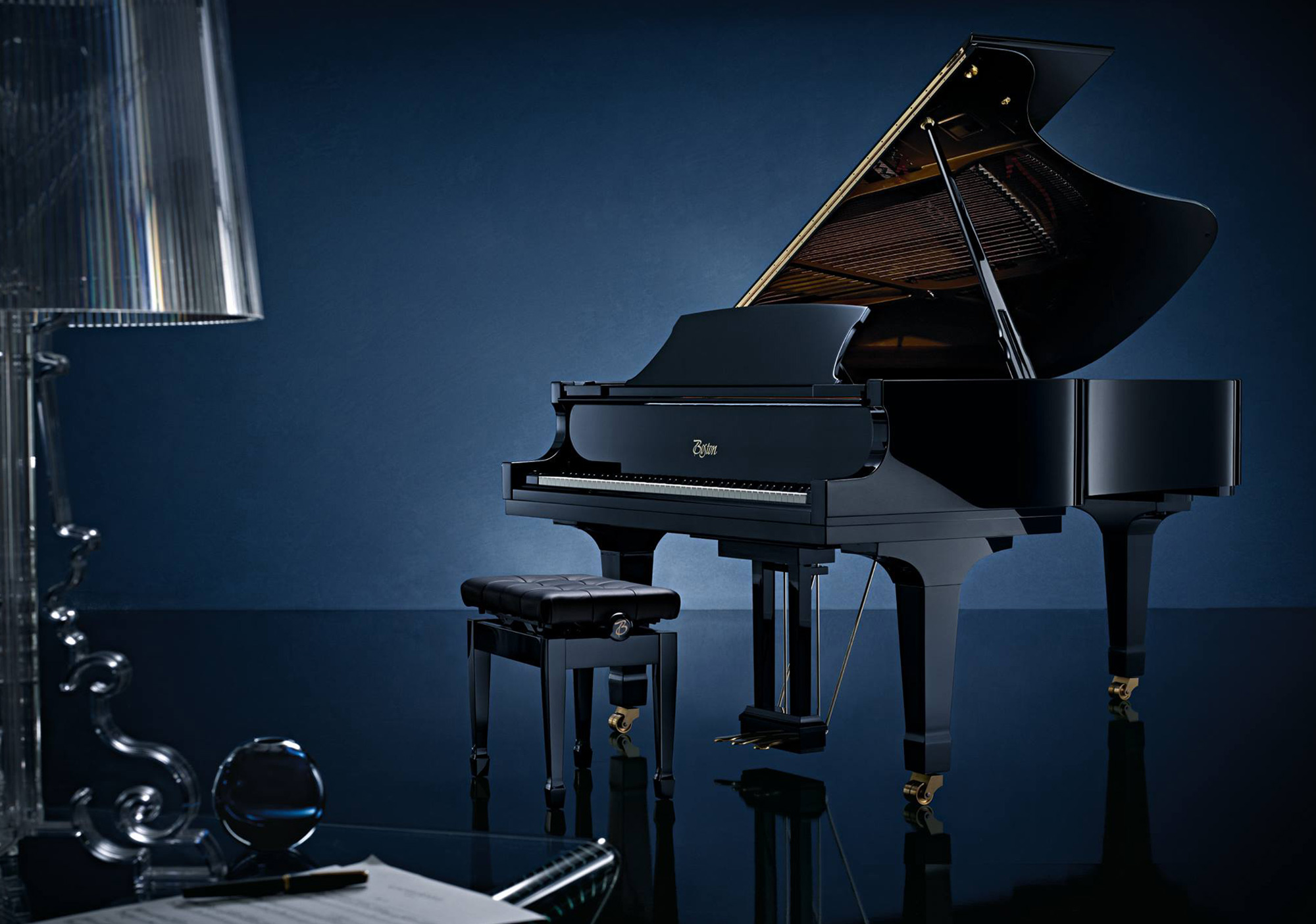 Шагающее фортепиано. Пианино галерея. Синее фортепиано. Голубой рояль. Рояль фон.