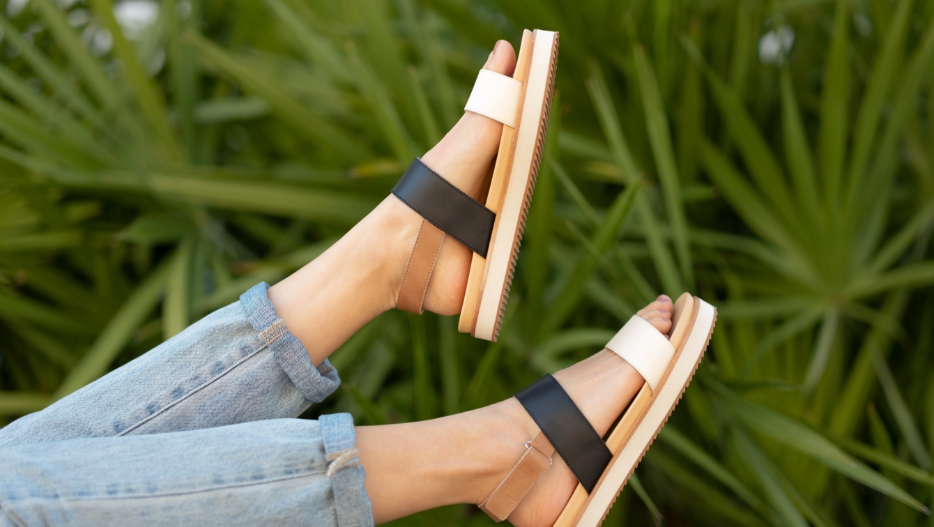 Nisolo Go-To Flatform Sandal Bone/Black Colorblock