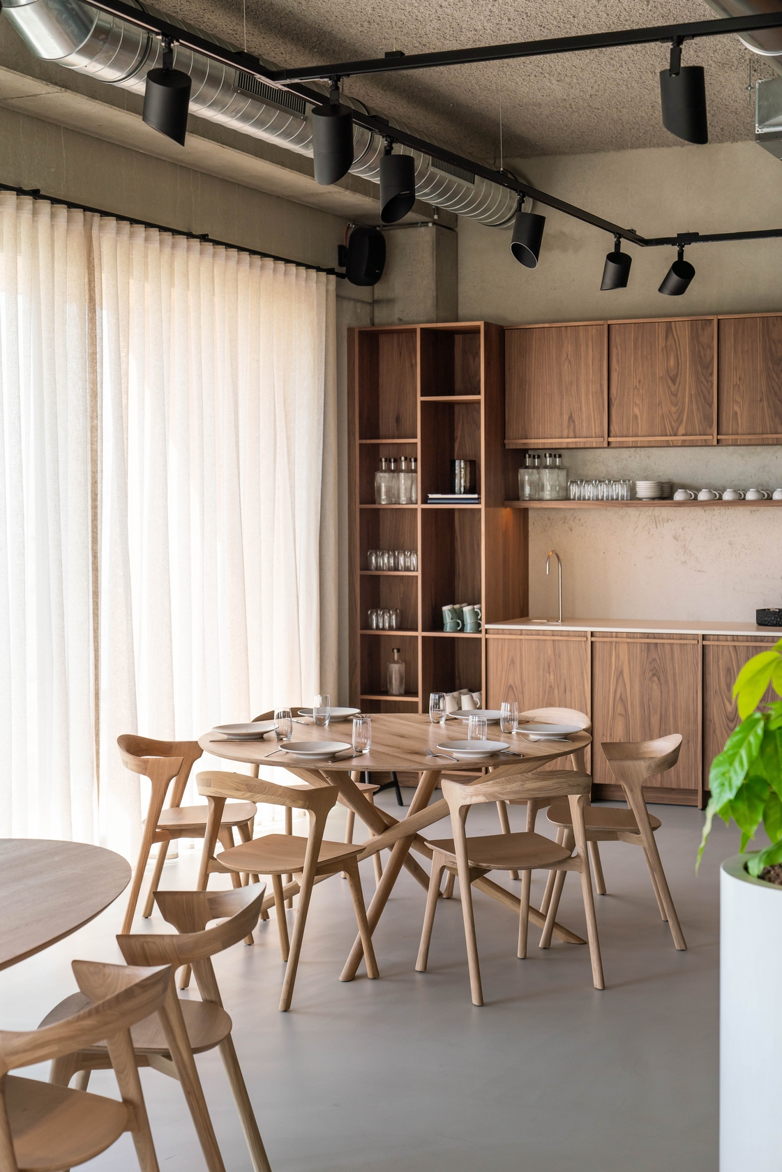 Ethnicraft Oak Mikado Round Dining Table