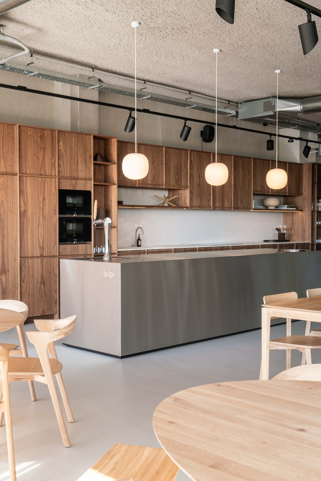 Ethnicraft Oak Mikado Round Dining Table