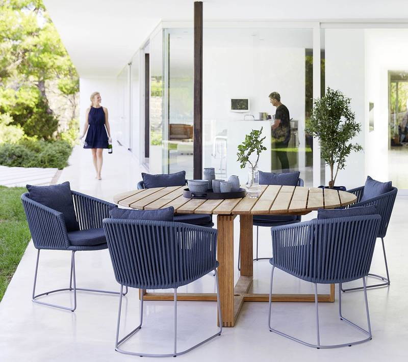 Endless Round Dining Table
