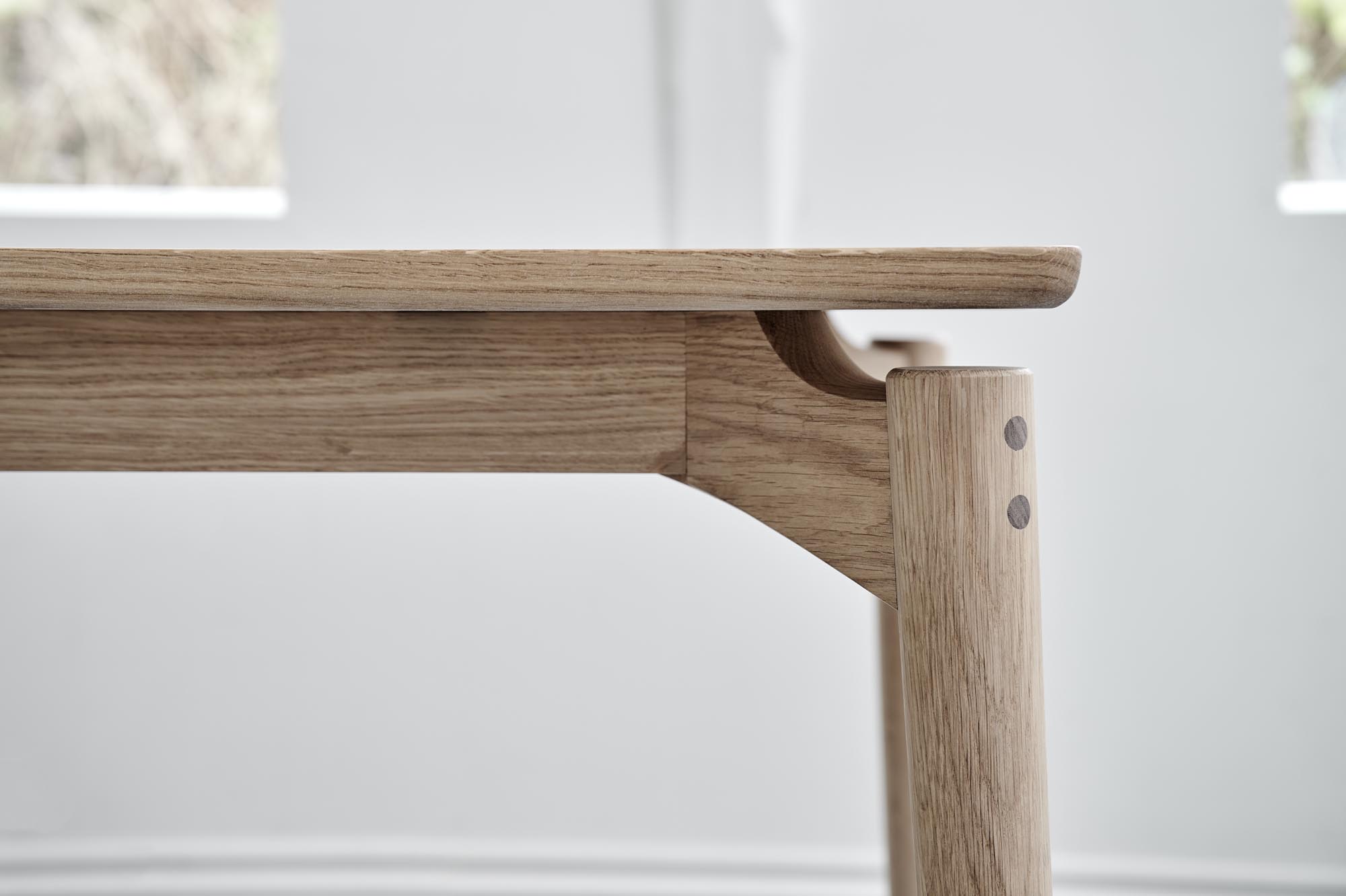 Aeris Extendable Dining Table