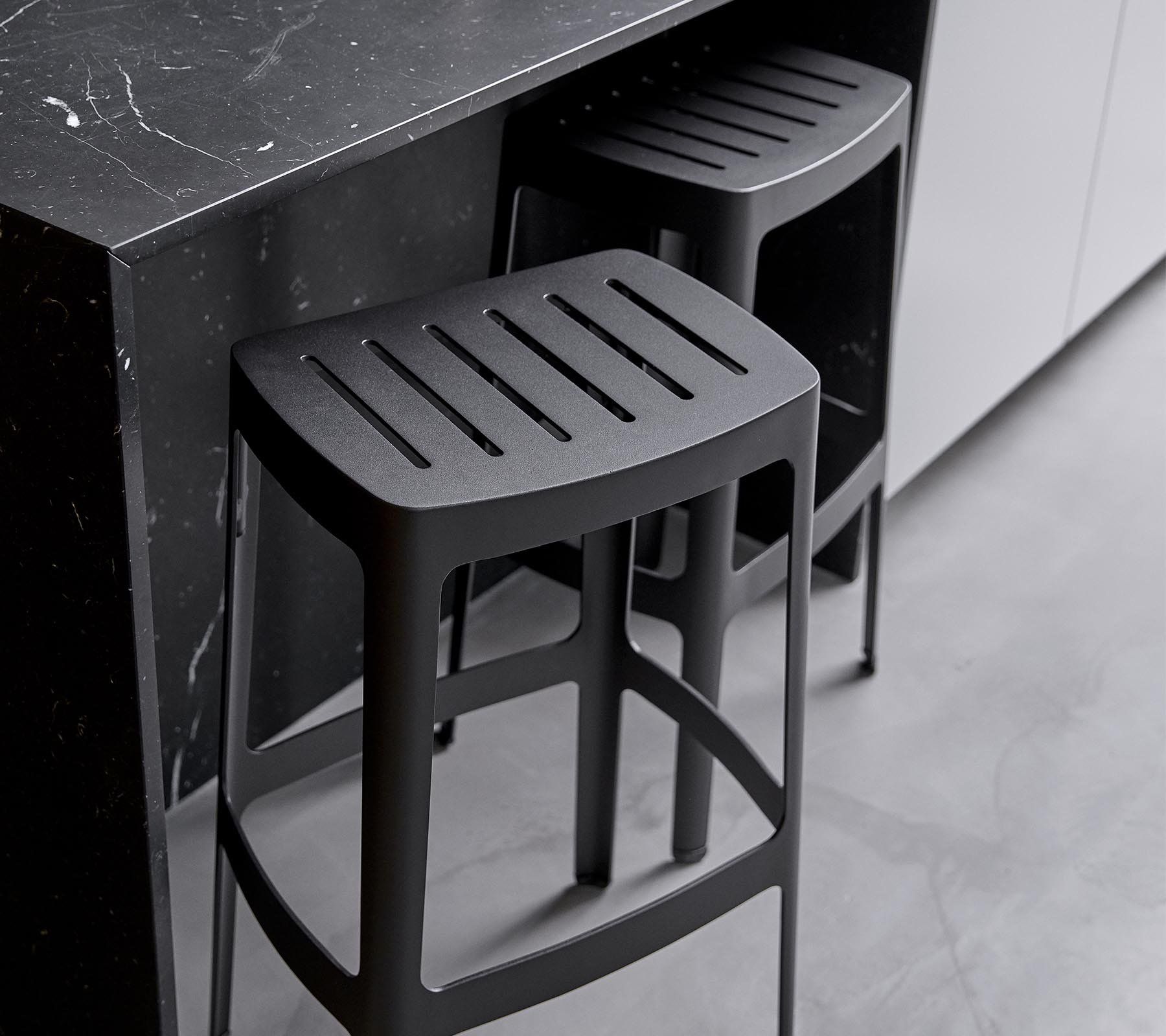 Cut Bar High Chair