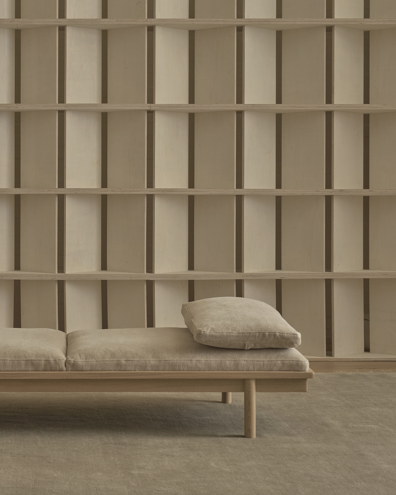 Pensive Daybed