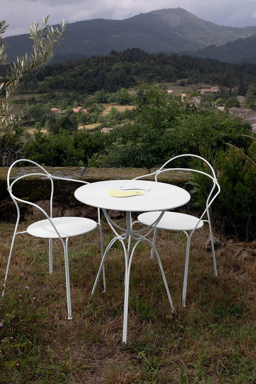 Fermob Airloop Round Table