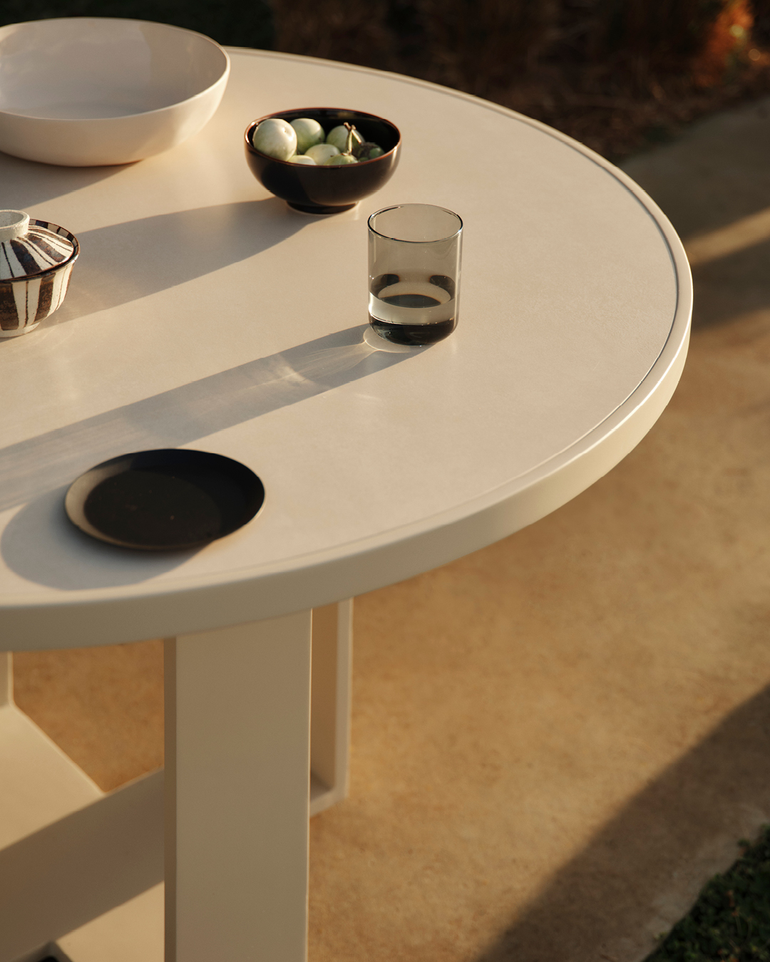 Outdoor Bond Round Dining Table