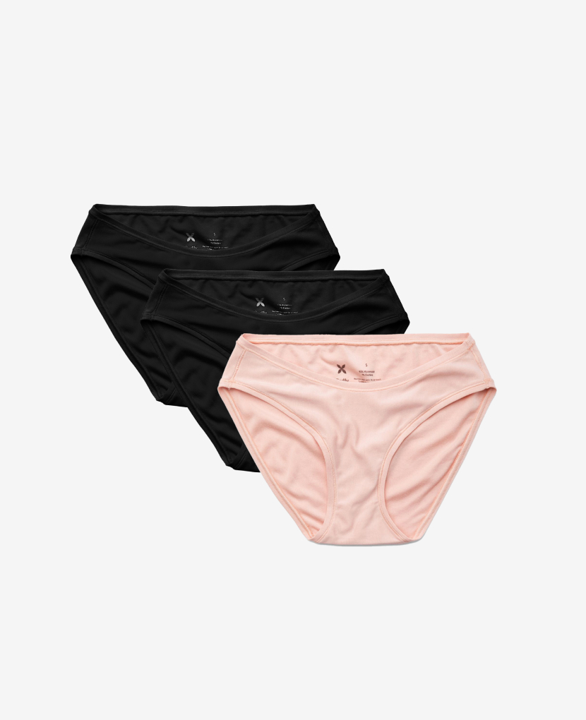 The ultimate in softness, this stretchy underwear is designed to look and feel great throughout pregnancy and thereafter. Shown in Black/Clay.
