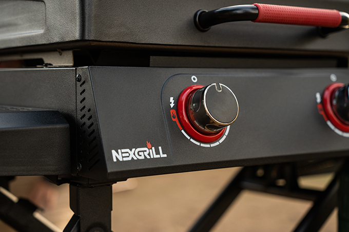 Nexgrill 720-1075B Daytona 2-Burner 21 in. Propane GAS Griddle with Foldable Cart in Black