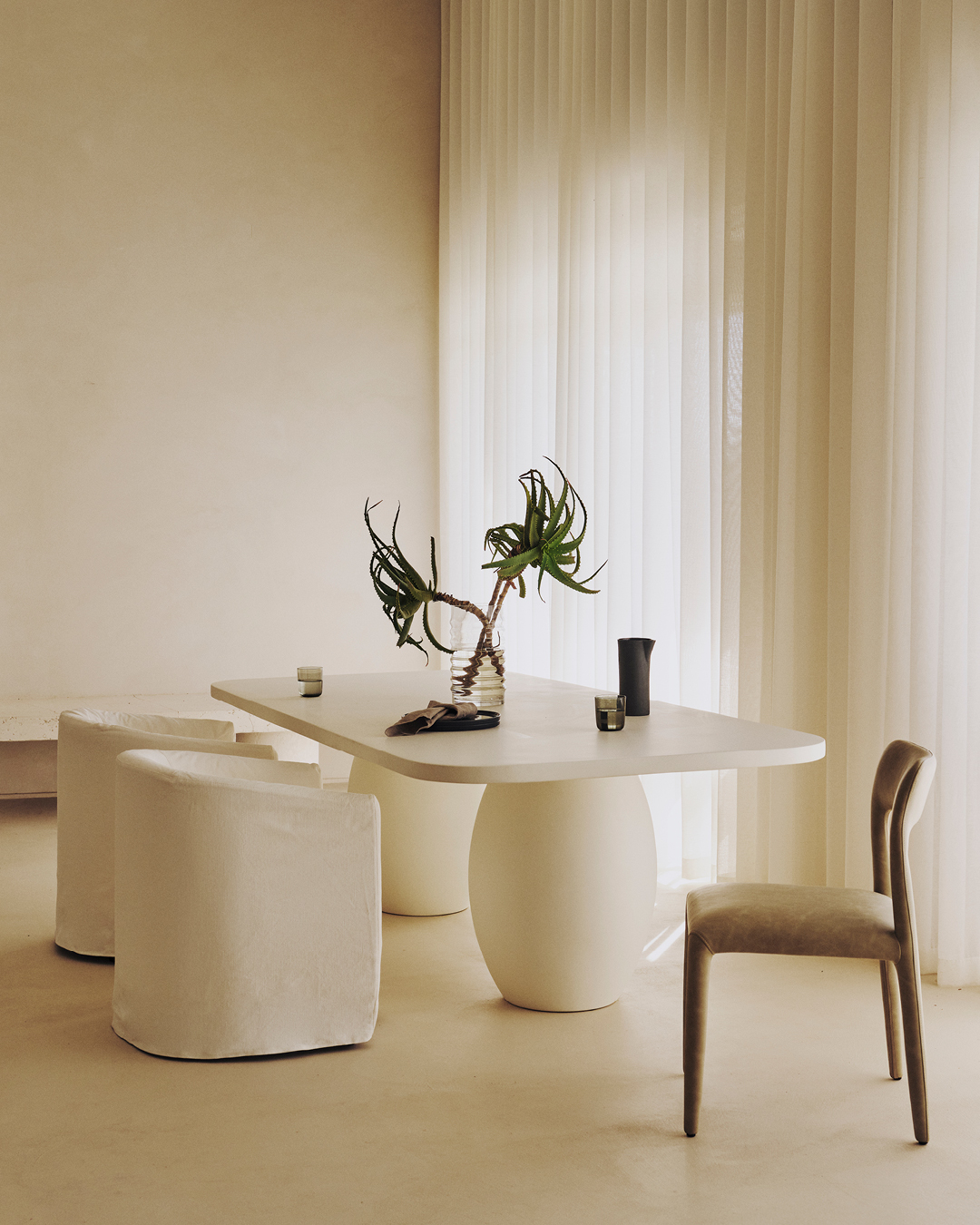 Olay Rectangular Dining Table