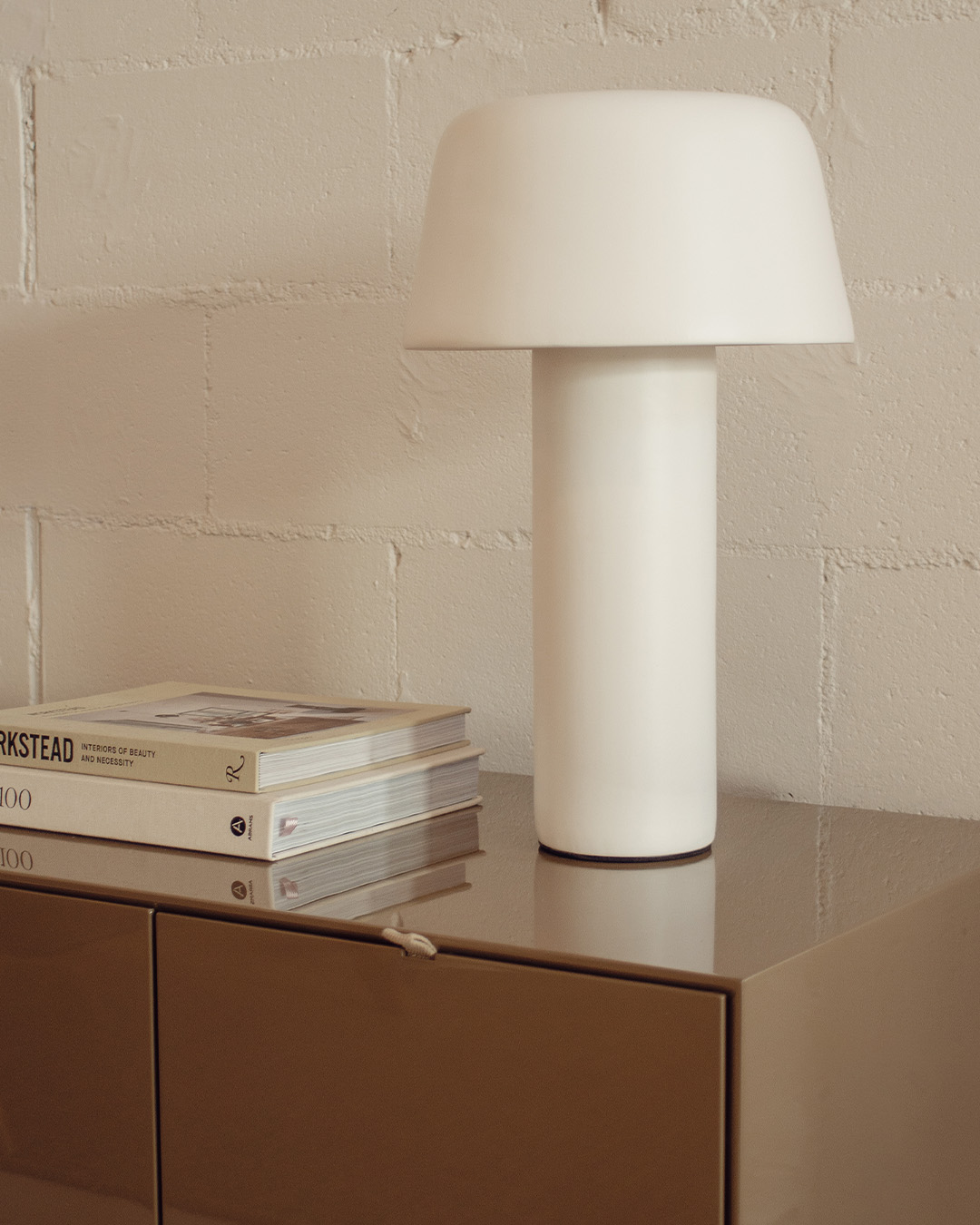 Blanc Stellara Table Lamp