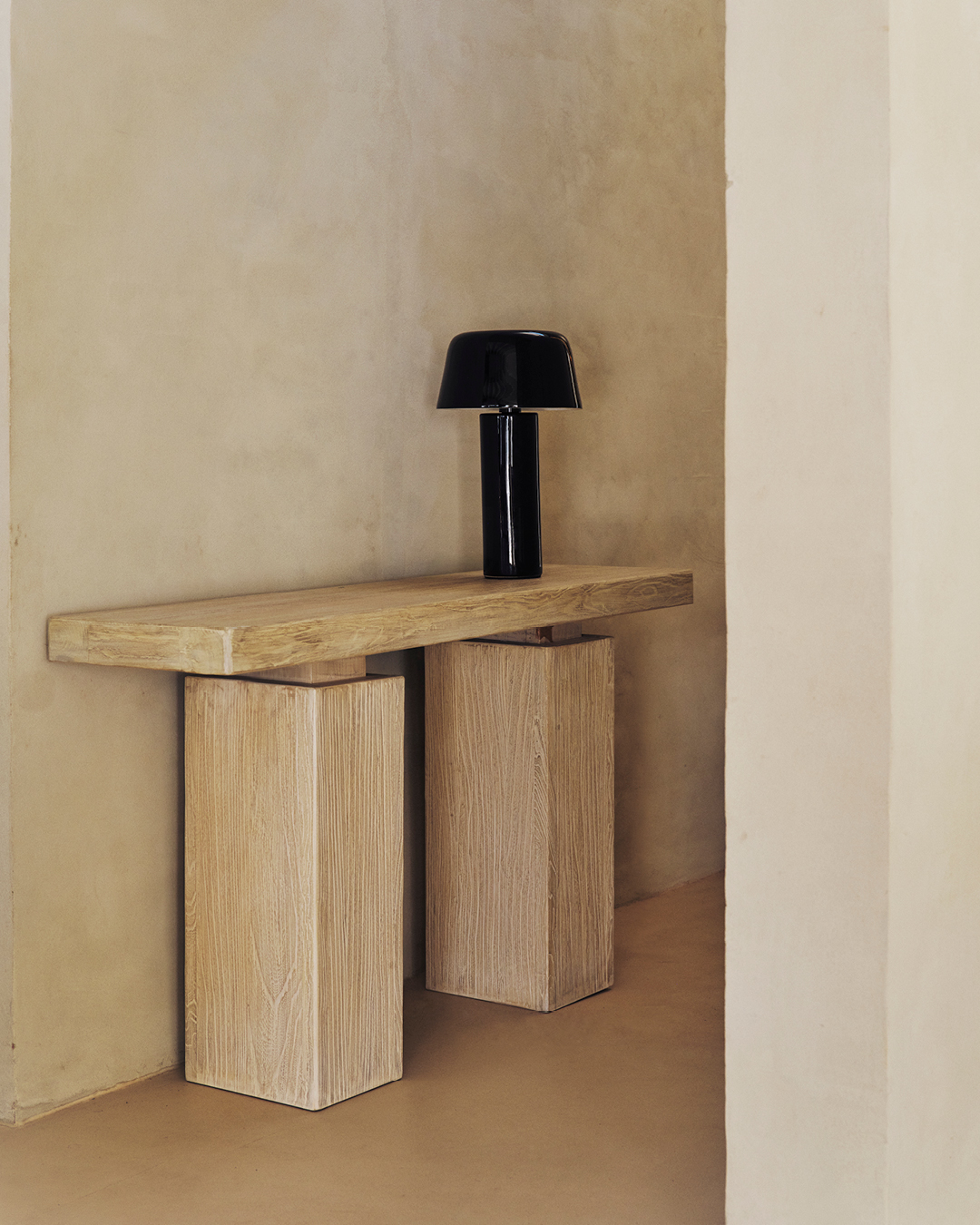 Black Stellara Table Lamp