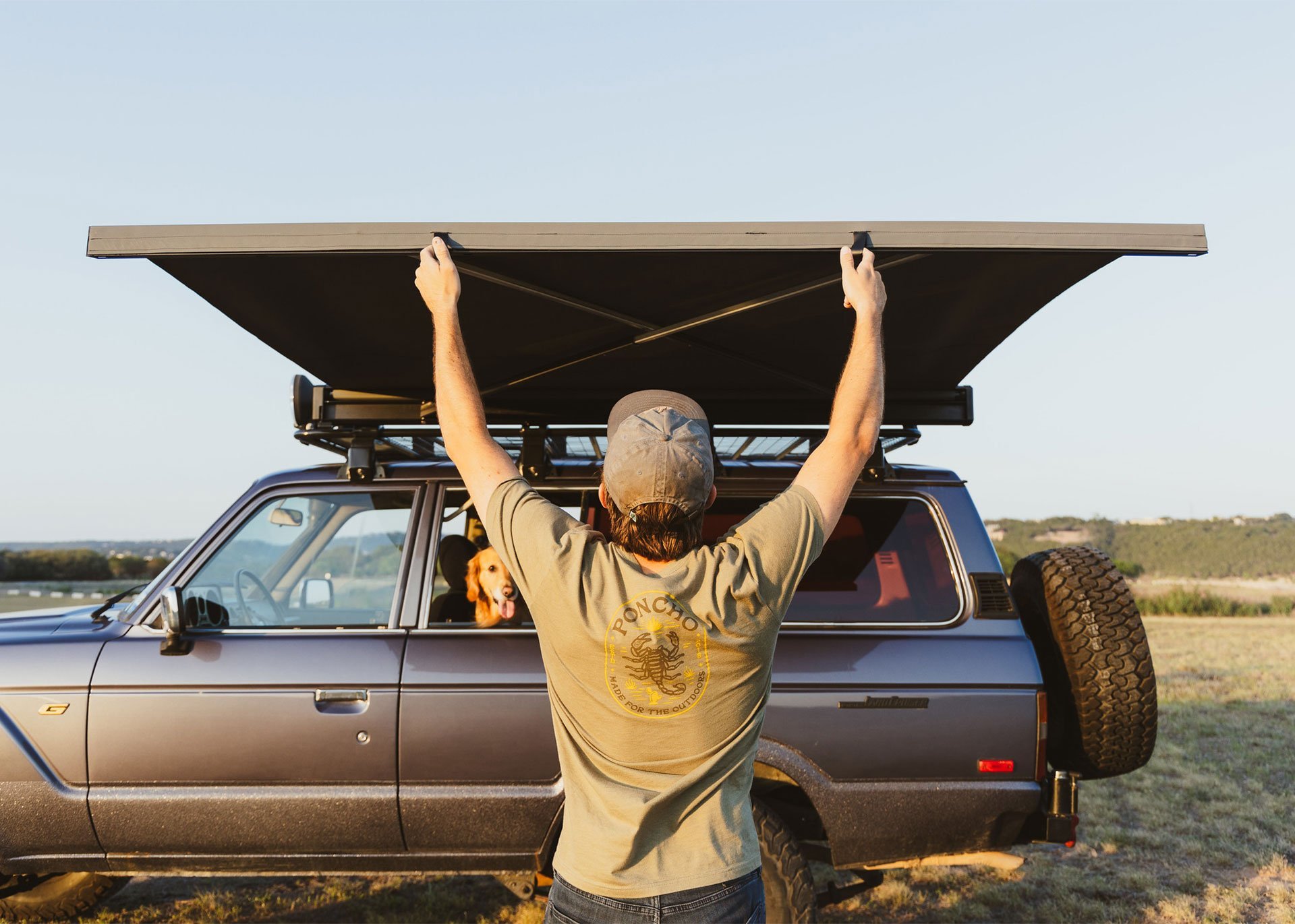 Man deploying seven foot Crosswing in Granite Gray