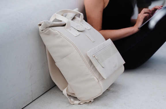 Cabaia Wir produzieren tierversuchsfreie und farbenfrohe Mützen, Socken, Rucksäcke und Handtücher für Männer, Frauen und Kinder. Unsere Accessoires haben alle ihre eigene Genialität zu entdecken.