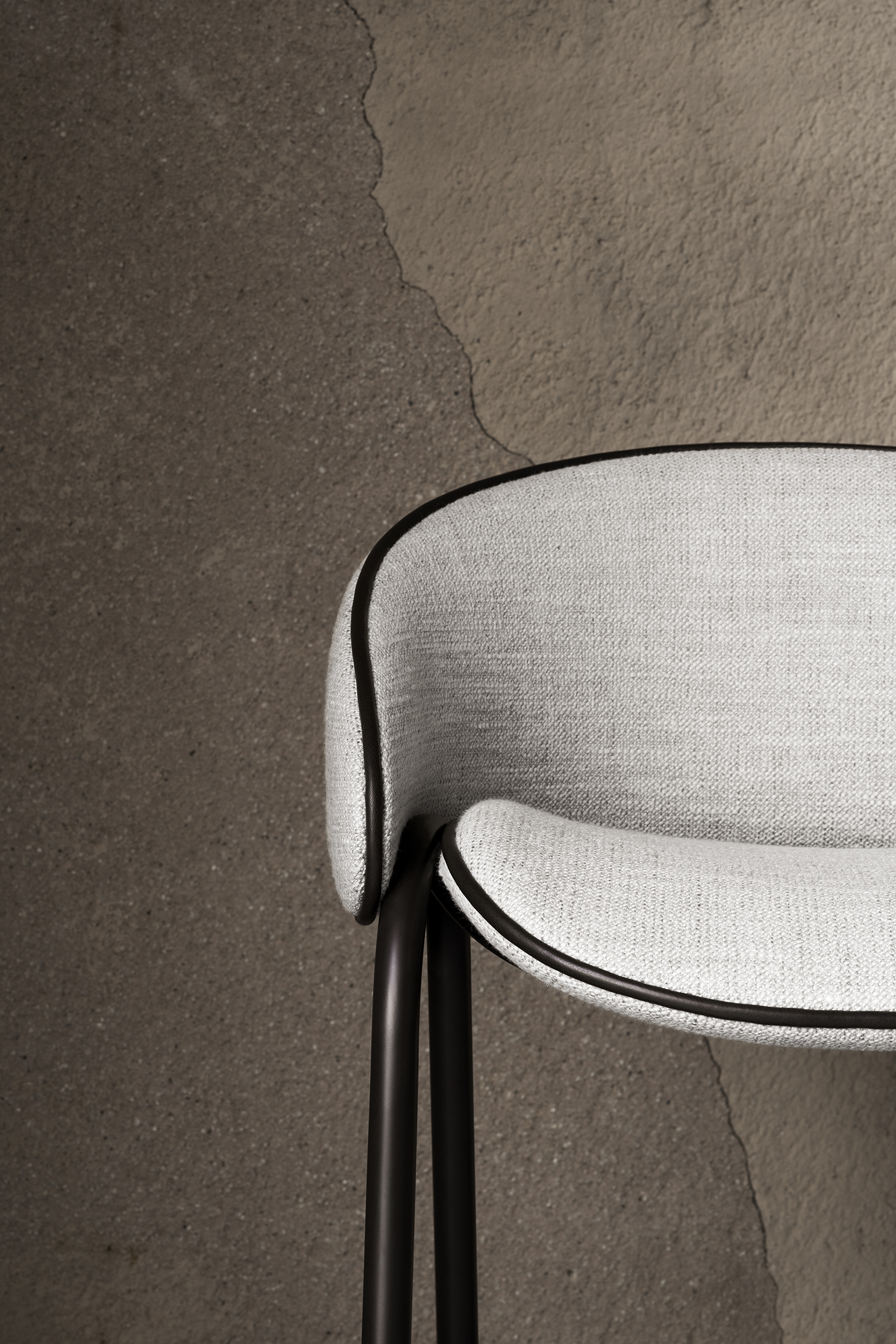 Folium Bar Stool with Leather Piping