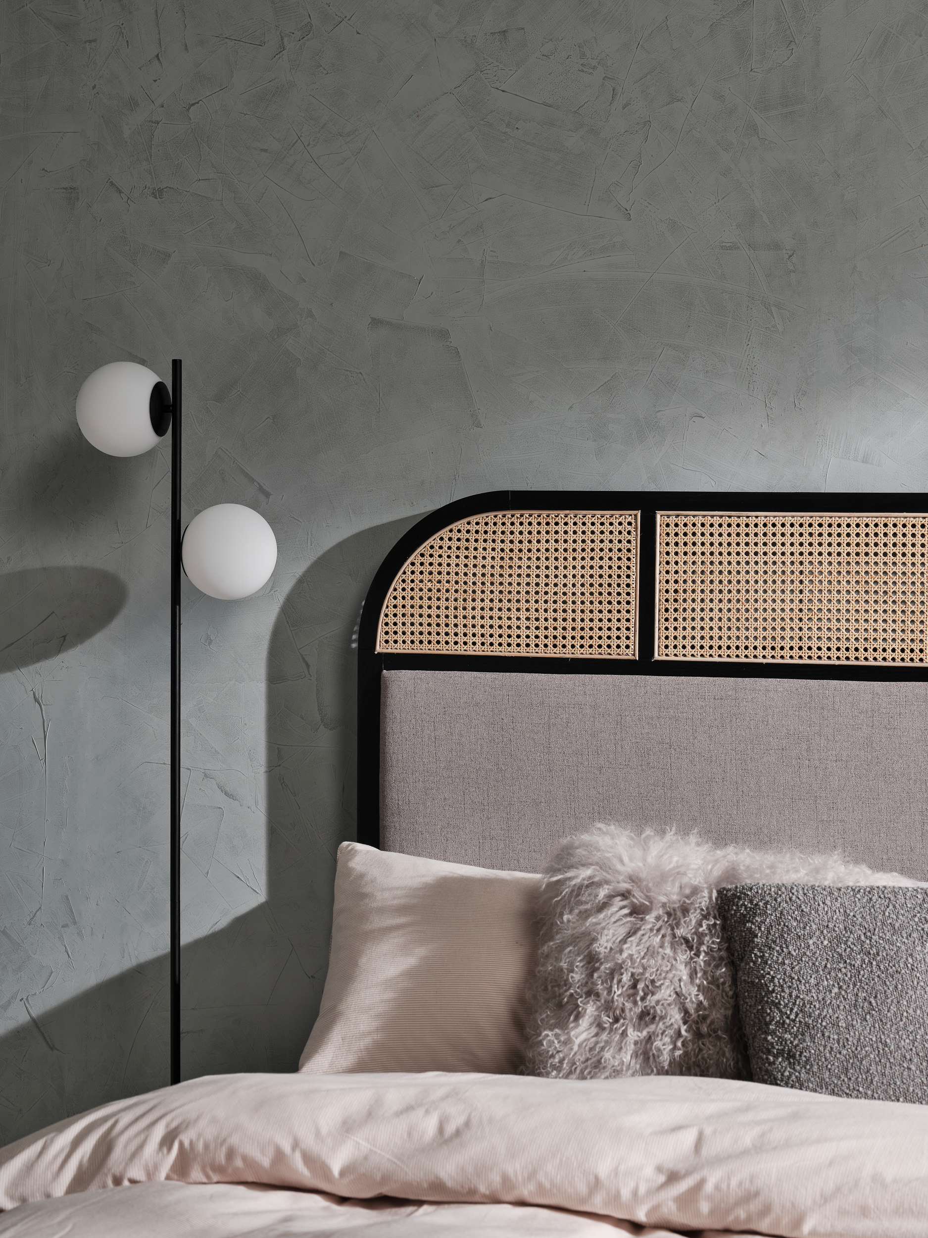 Elina Queen Bed