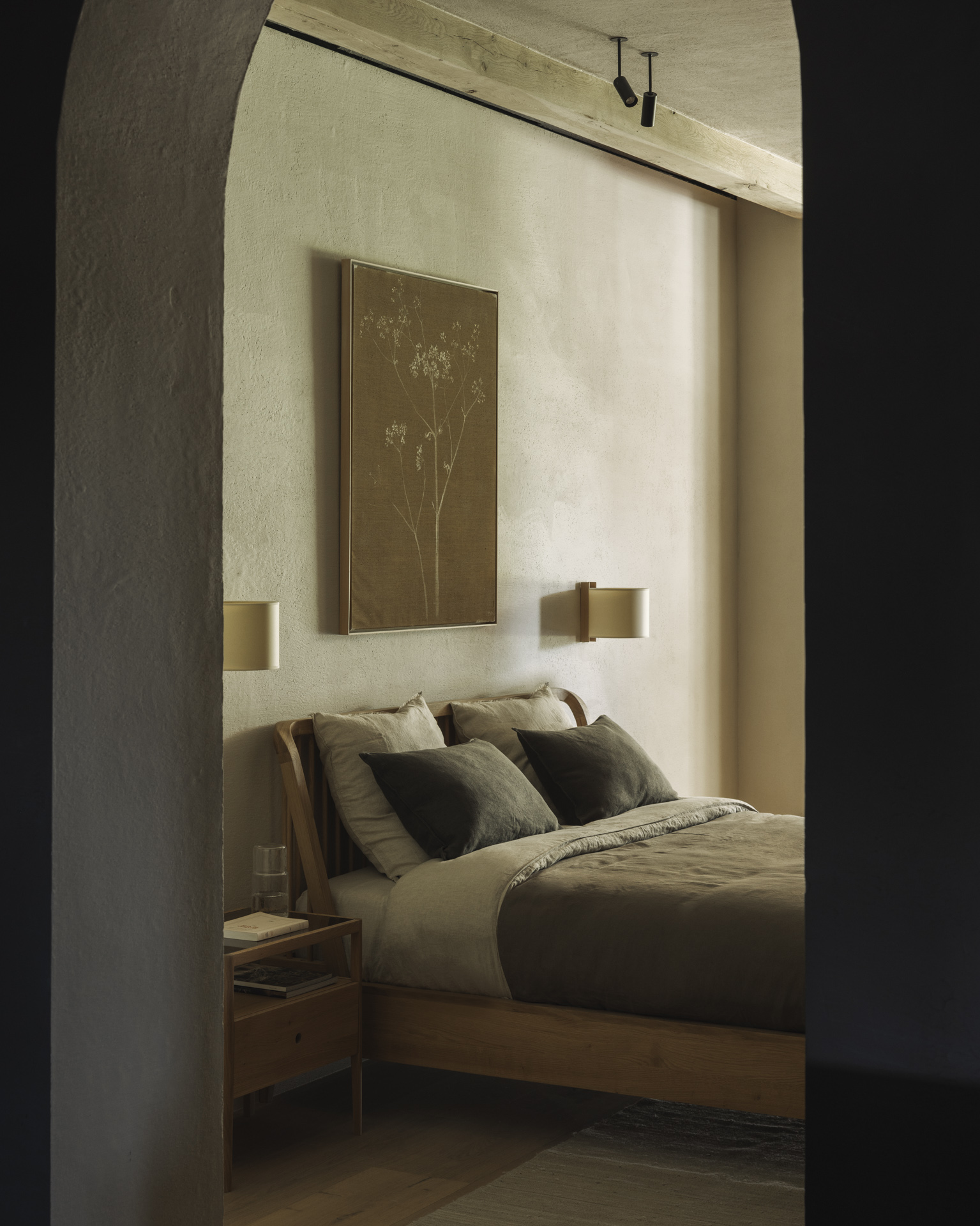 Ethnicraft Oak Spindle Queen Bed