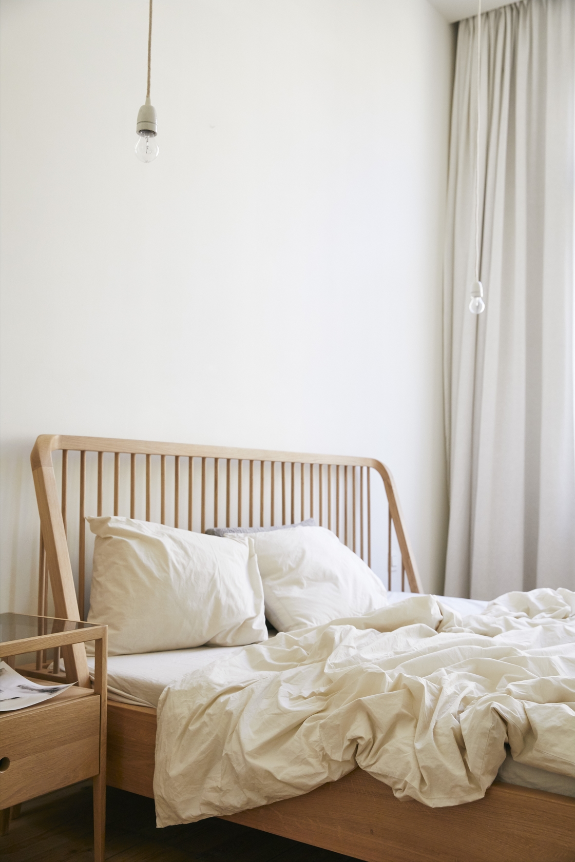 Ethnicraft Oak Spindle Queen Bed