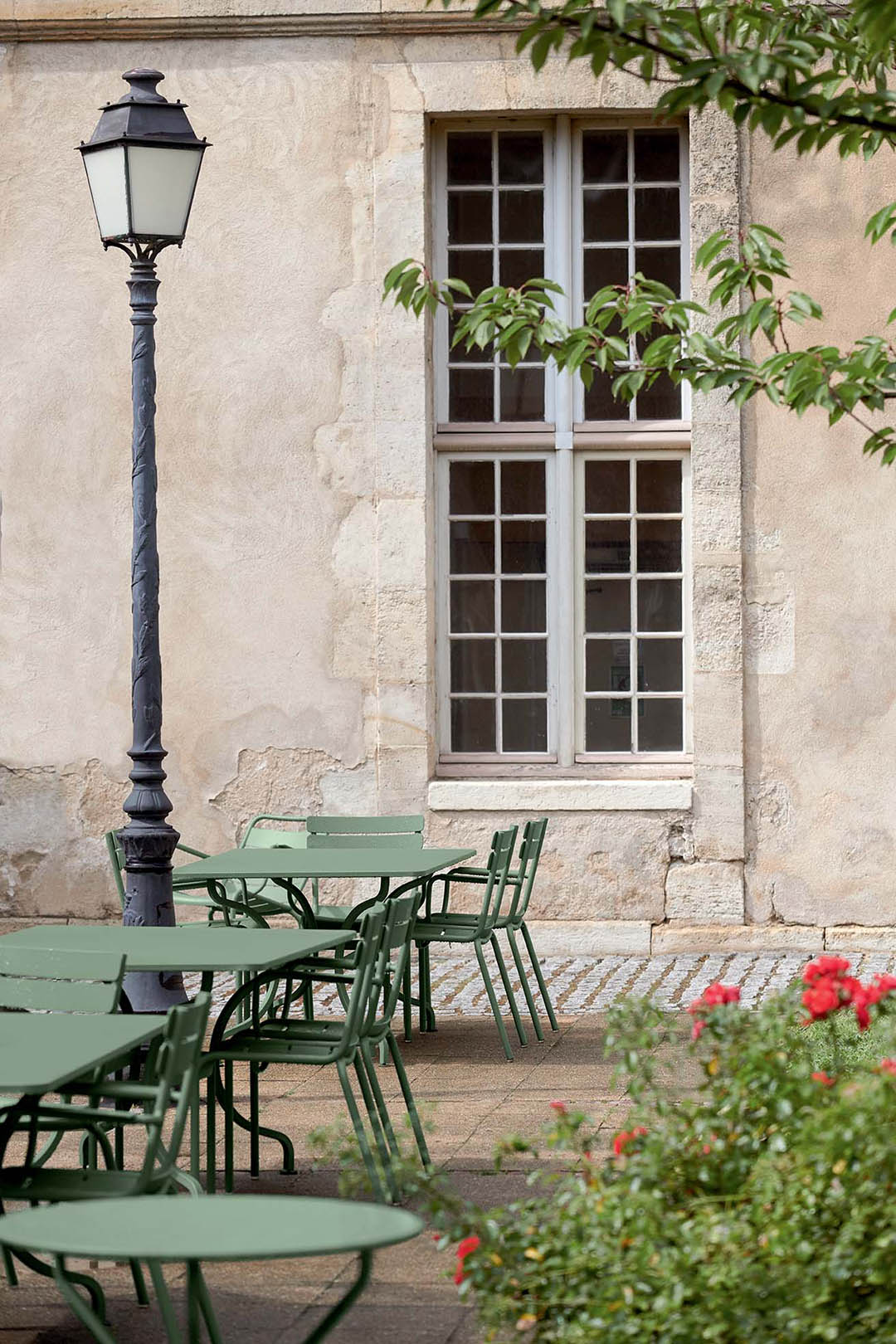 Fermob Opera+ Round Table