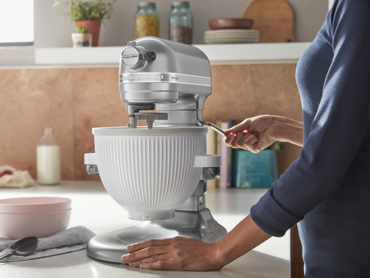 Dasher for fast, thorough mixing & Bowl connects to mixer