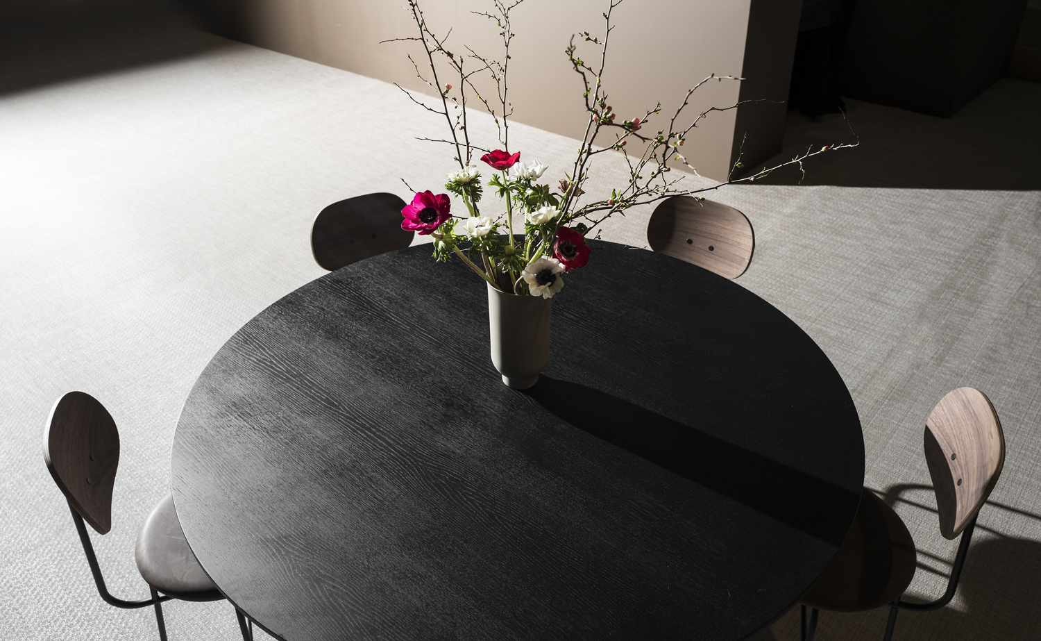 Snaregade Round Dining Table