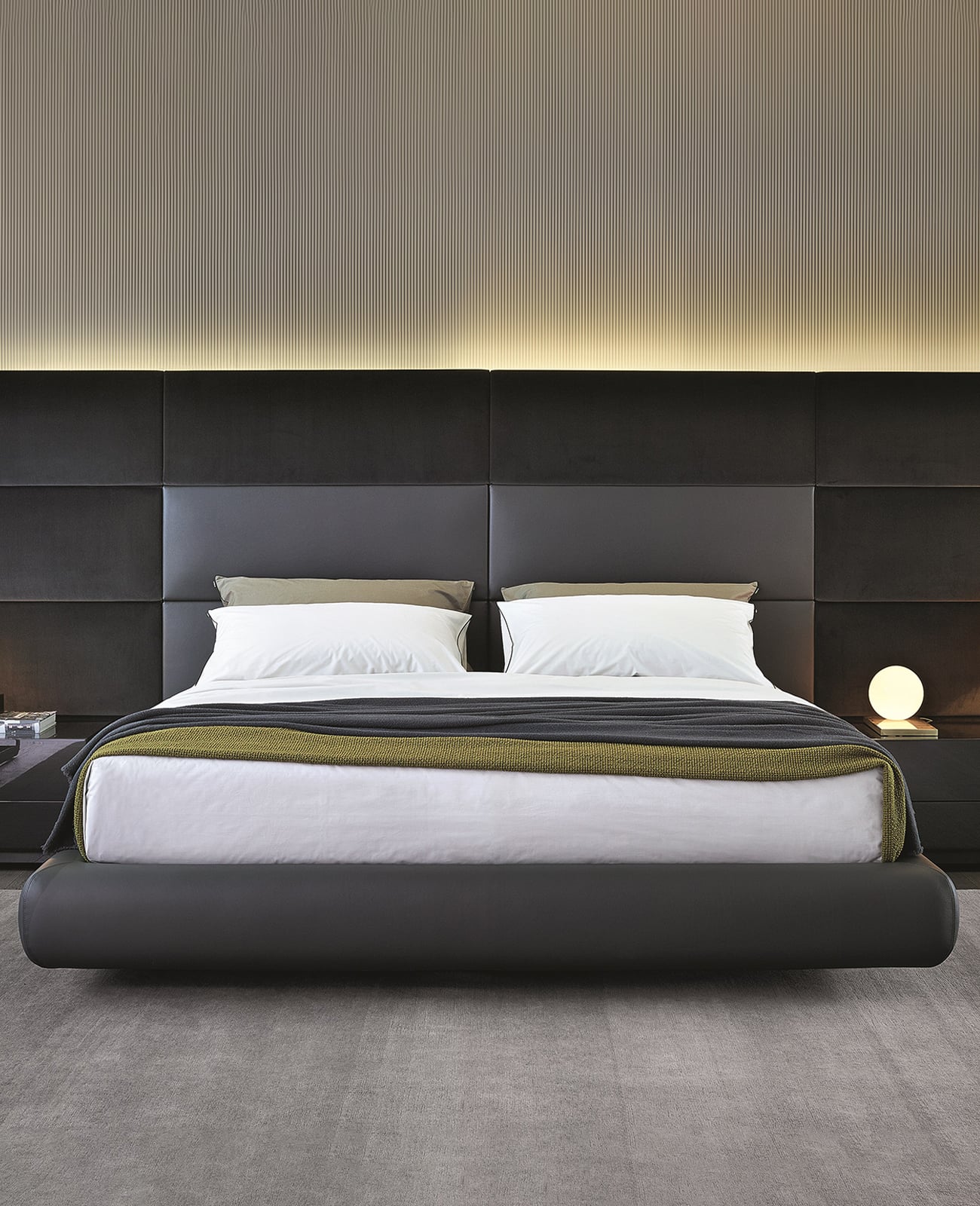 Dream Bed with Panels by Marcel Wanders | Poliform