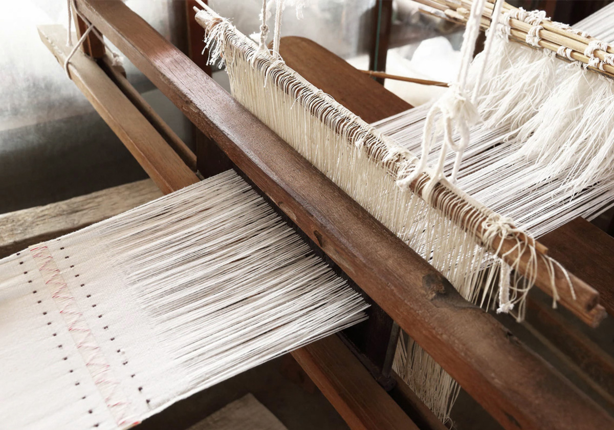 Weaving on Mount Vernon's 18th Century Loom 