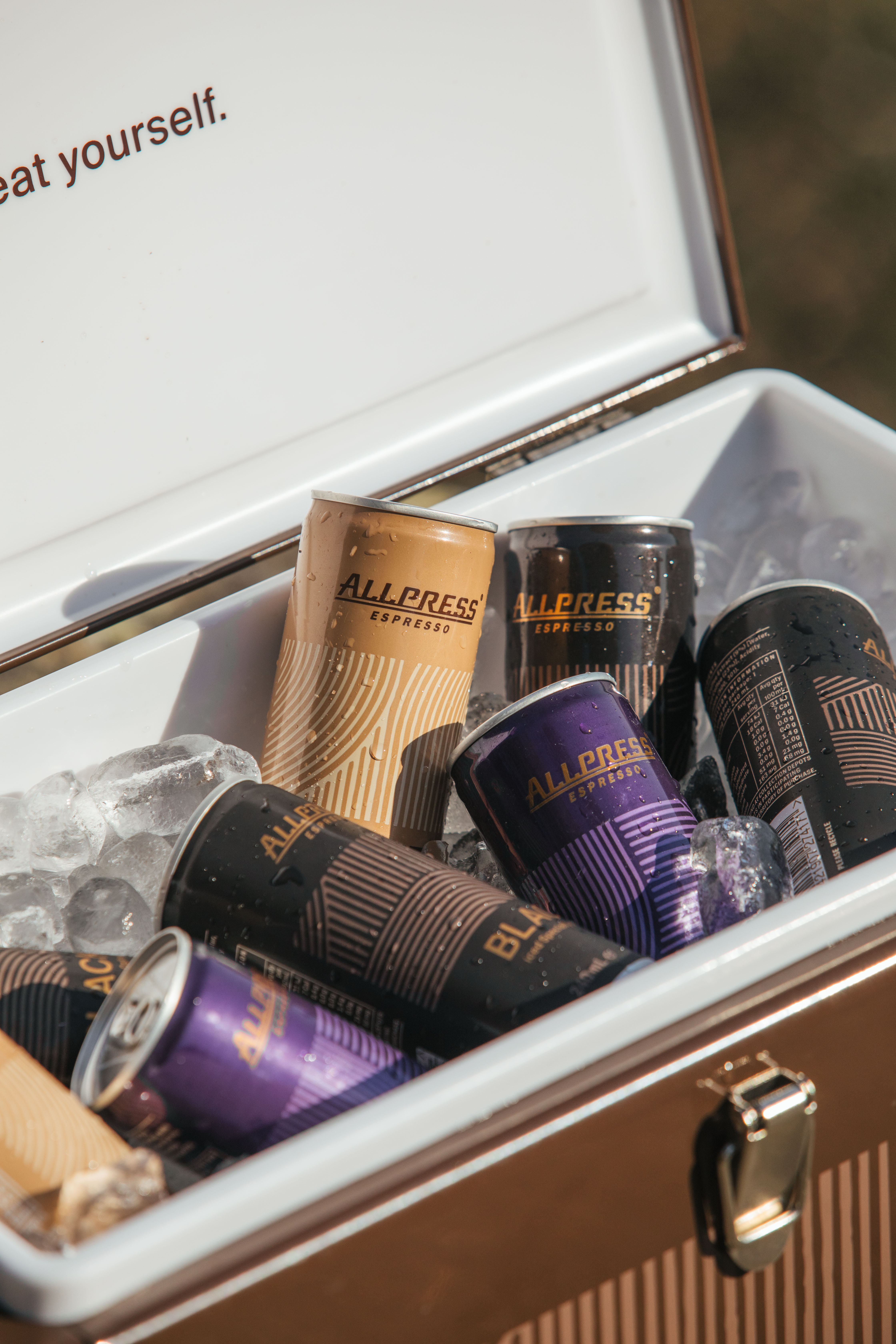 Perfectly brewed Brazilian specialty coffee; a smooth and balanced iced long black.
