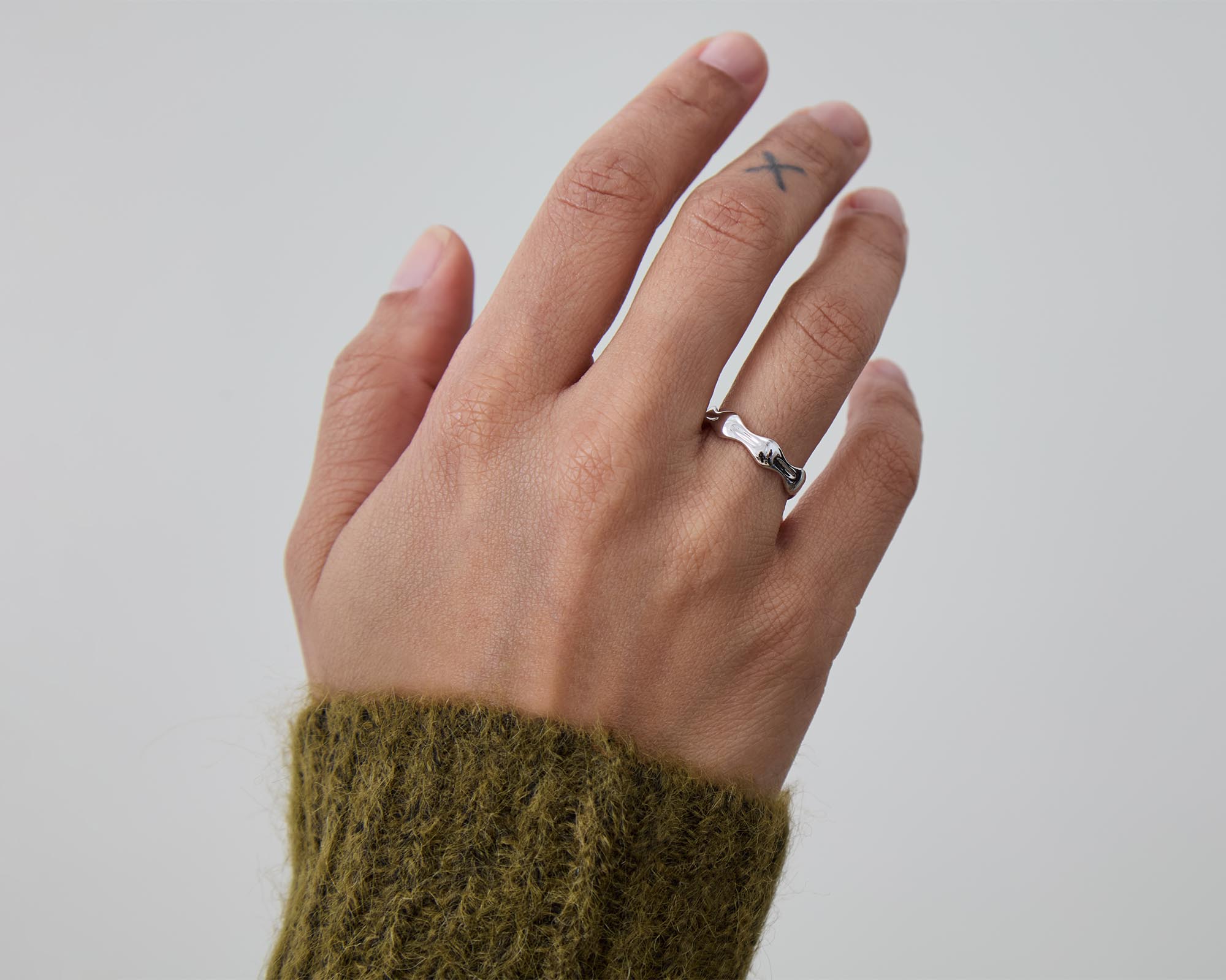 ALP Ripple Bold Ring Rippled Statement Ring | Gold plated | Pandora UK