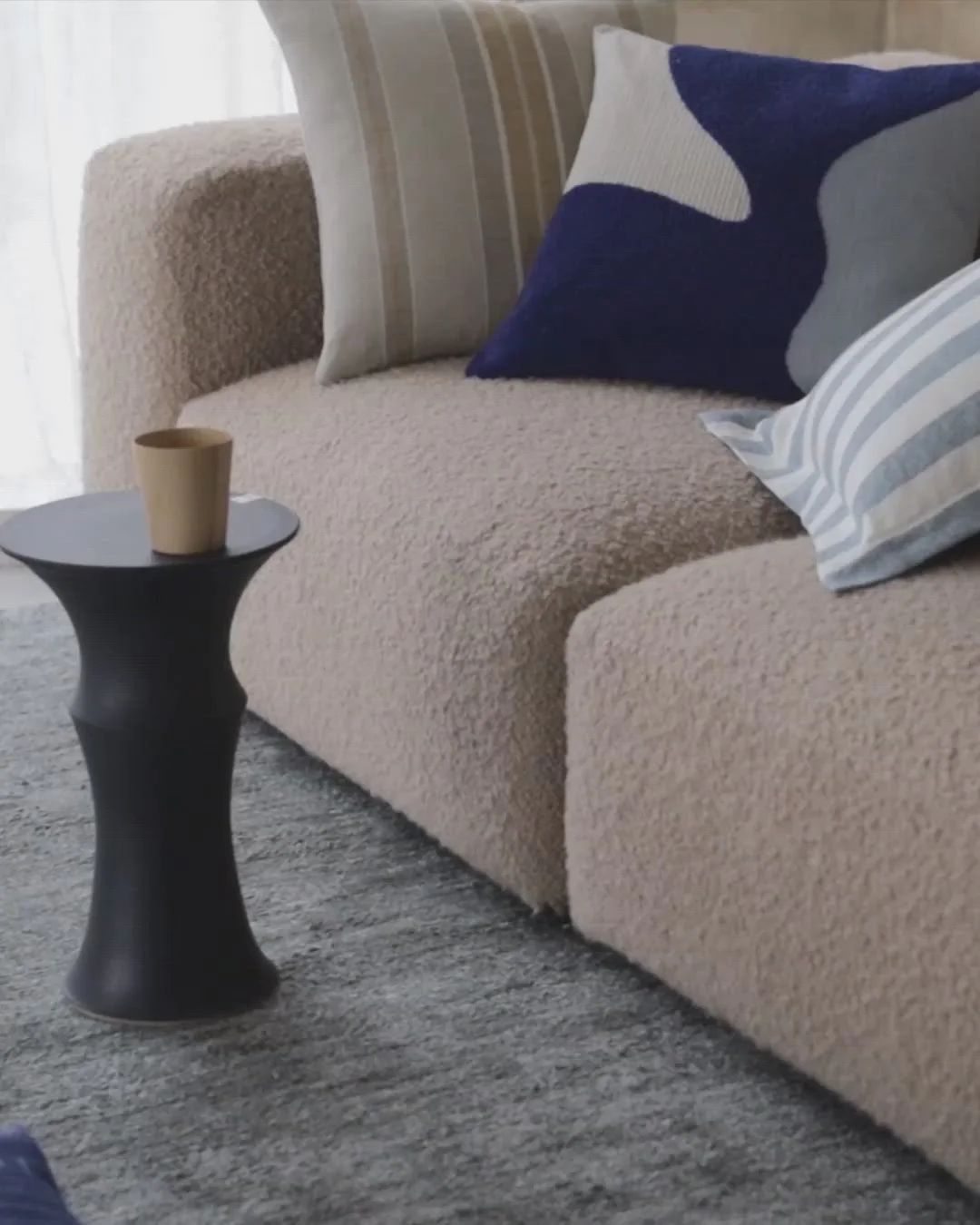Pambu Cushion