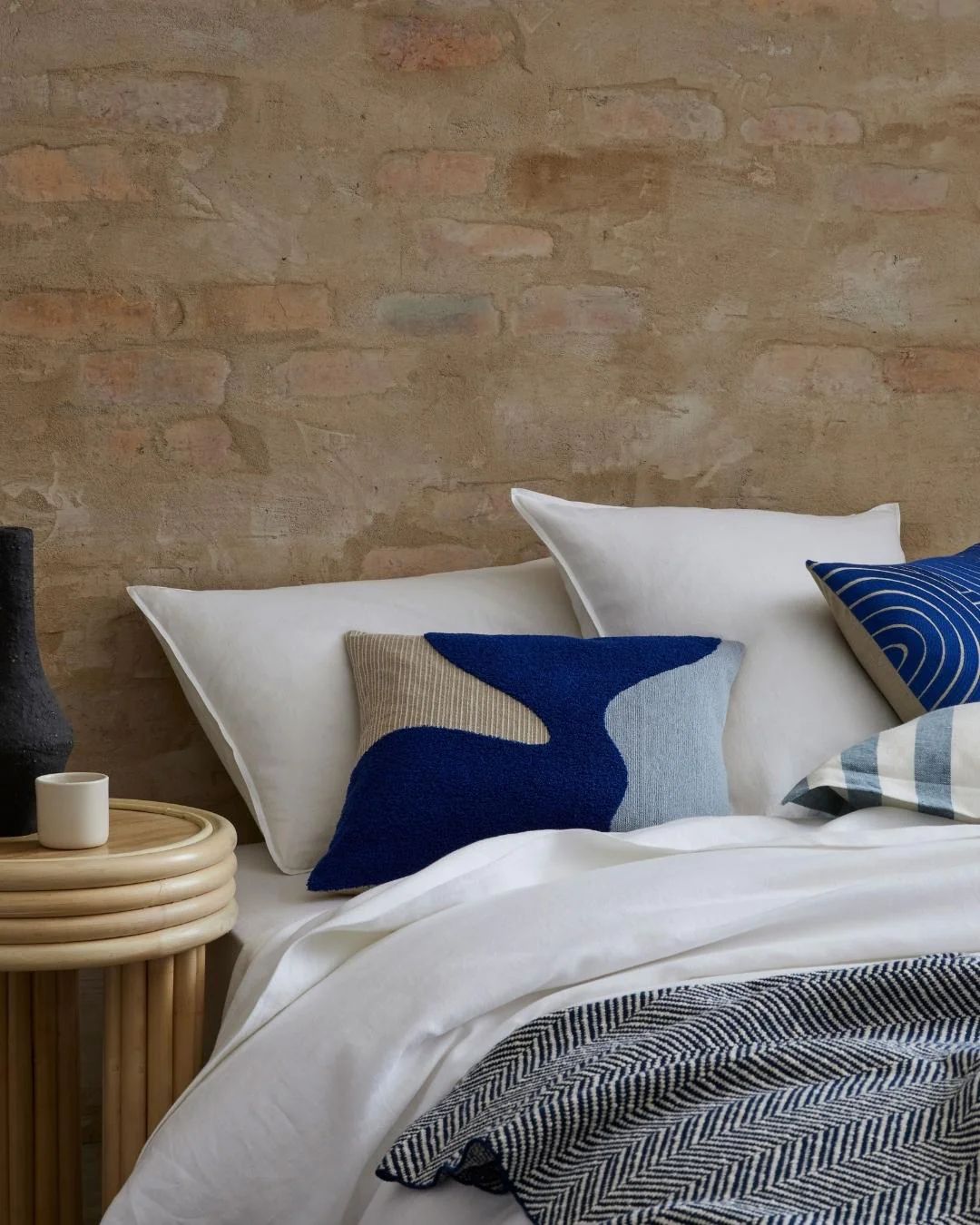 Pambu Cushion