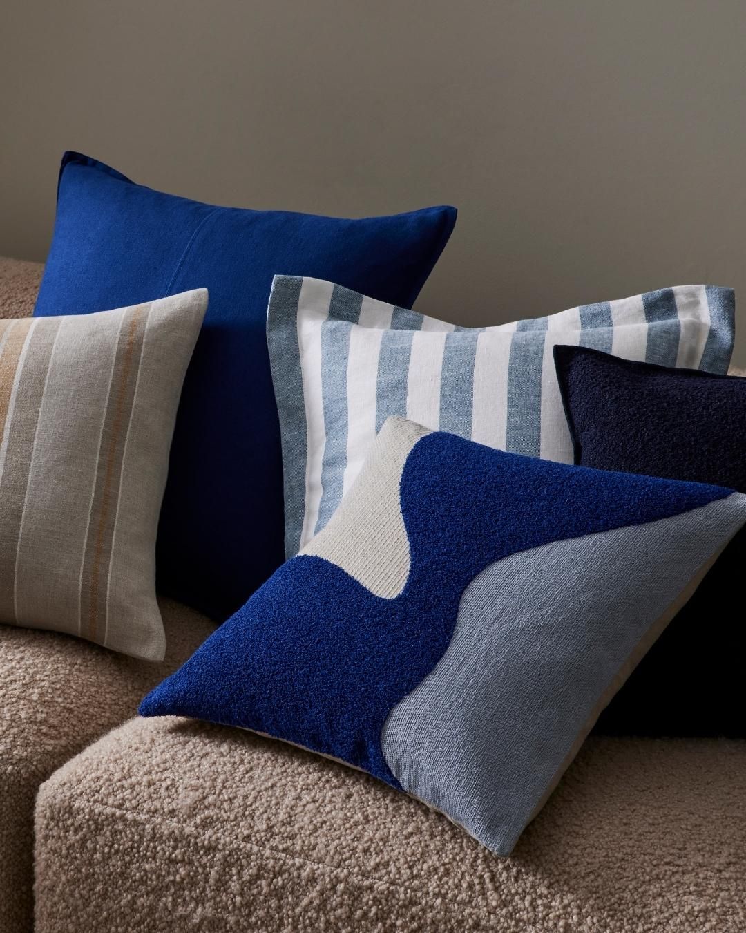 Pambu Cushion