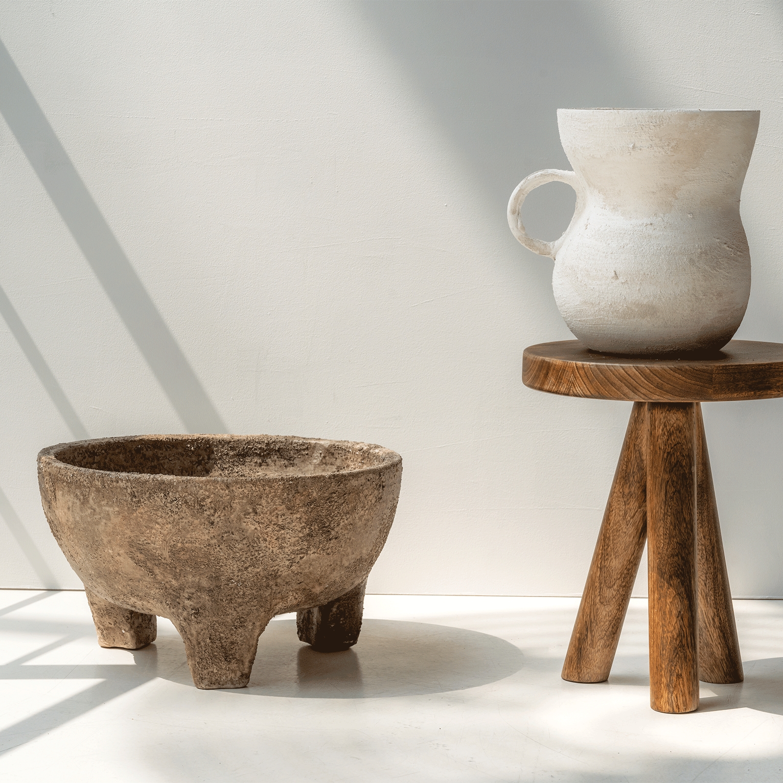 Modern Terracotta Rustic Pot on Legs - Dark Brown