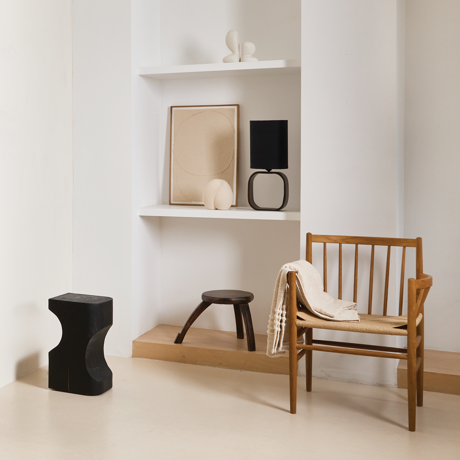 Hug Ceramic Object - White