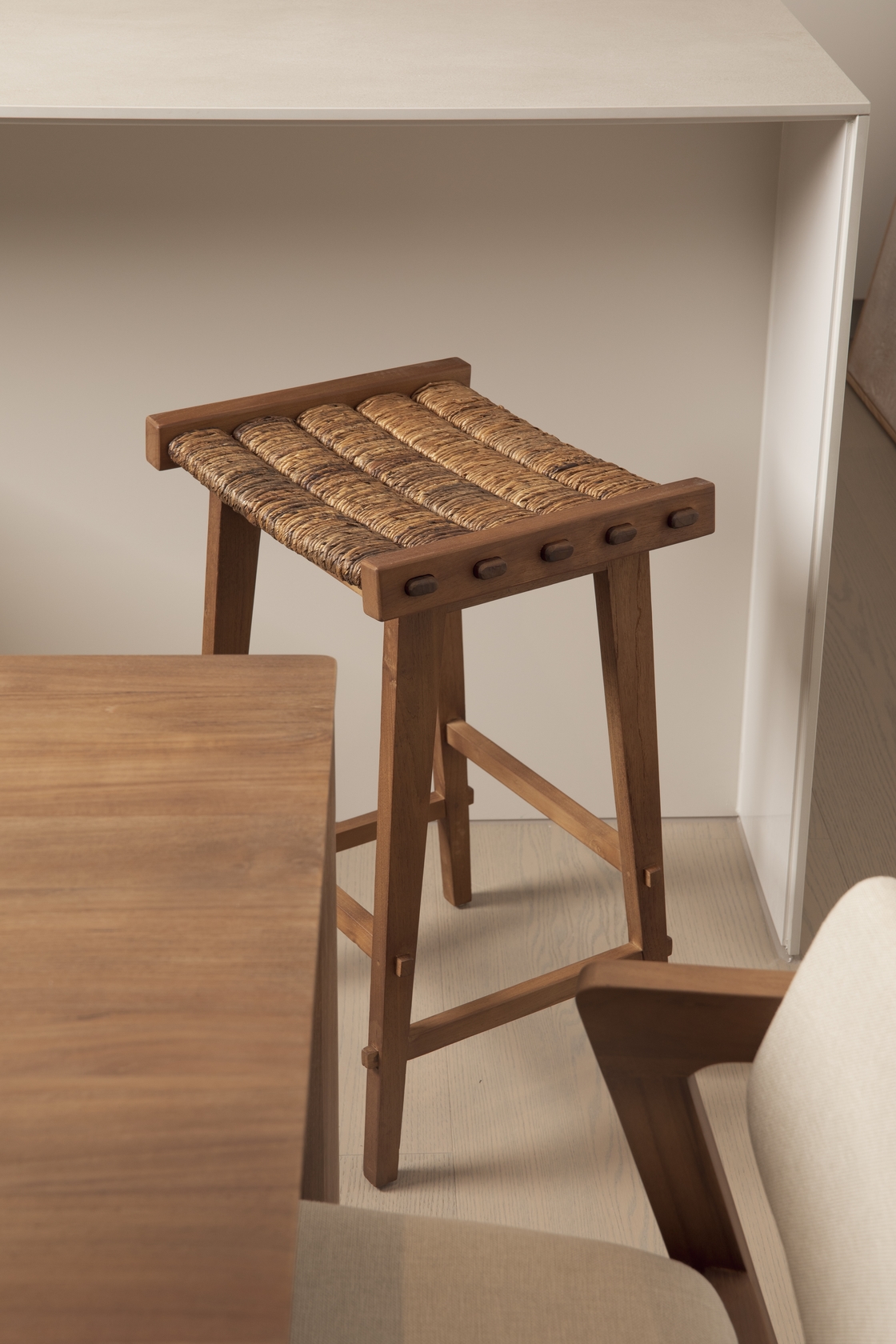 dBodhi Caterpillar Flores Kitchen Stool