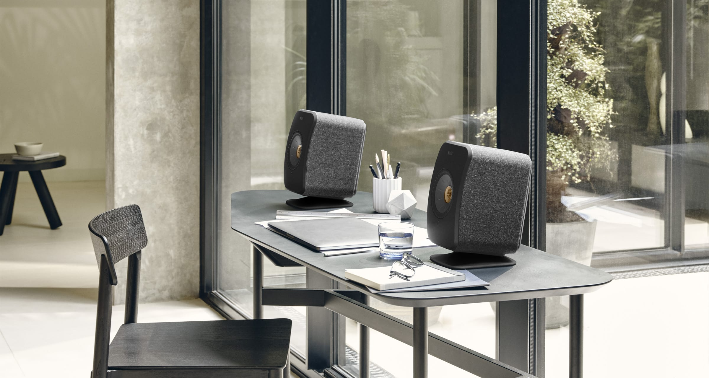 KEF P1 桌上架 KEF P1 desk pad