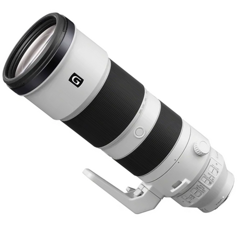 Explore the world with 200-600mm zoom.