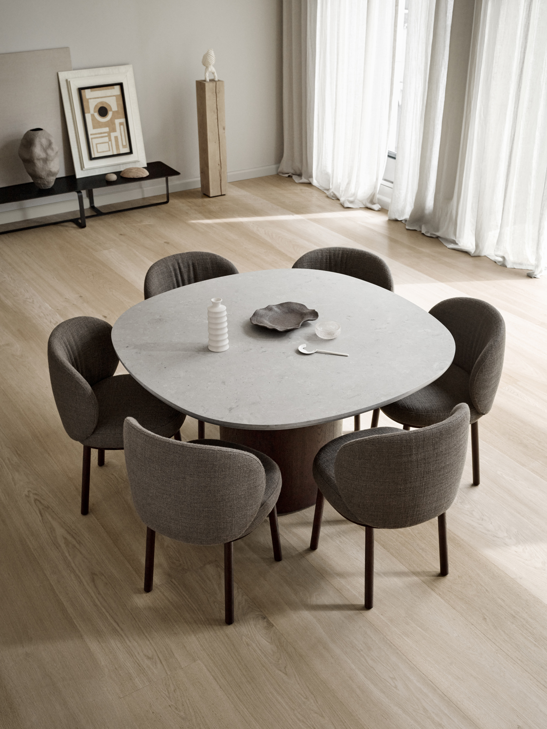 Ovata Dining Table