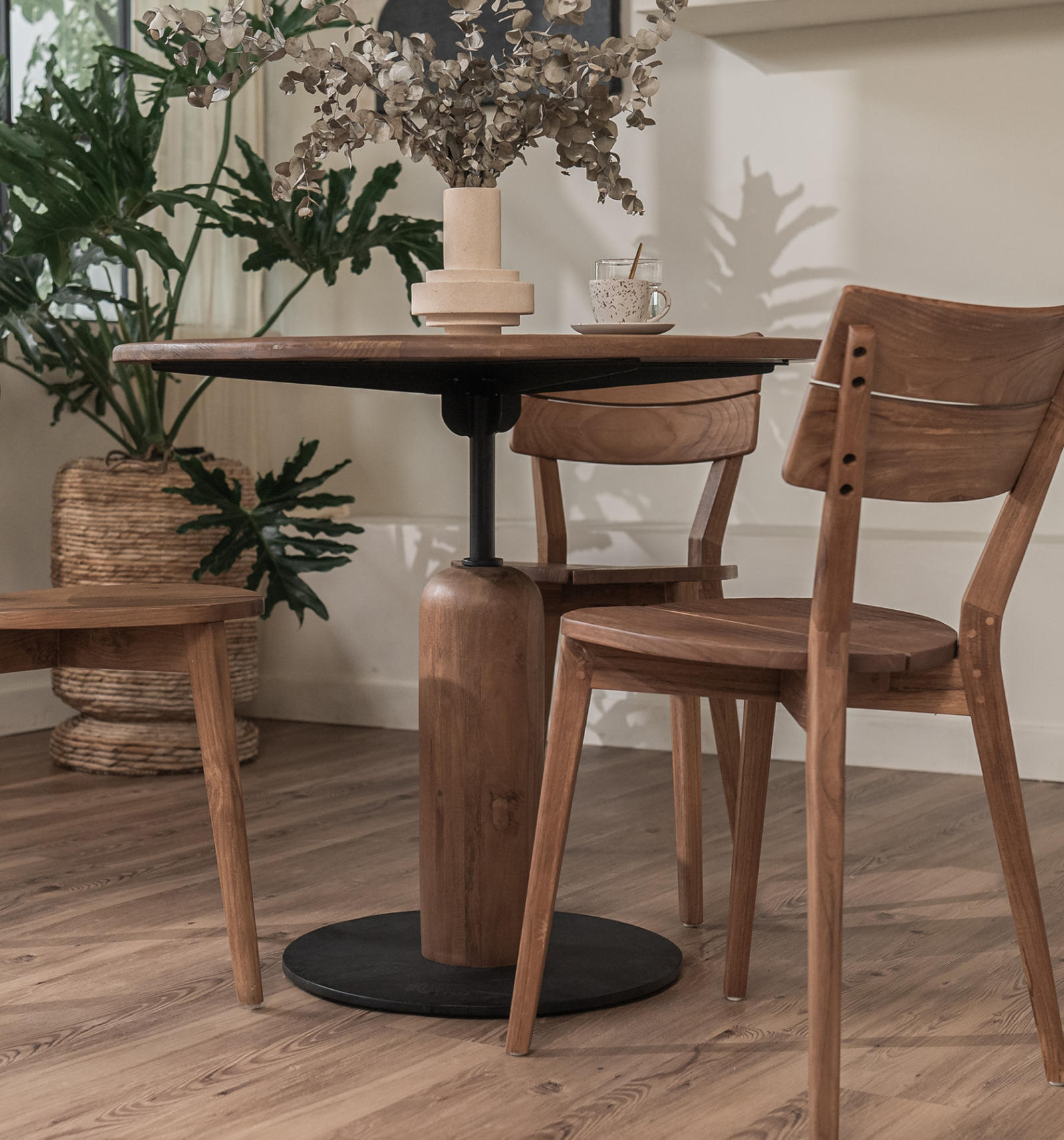 dBodhi Bullet Round Dining Table