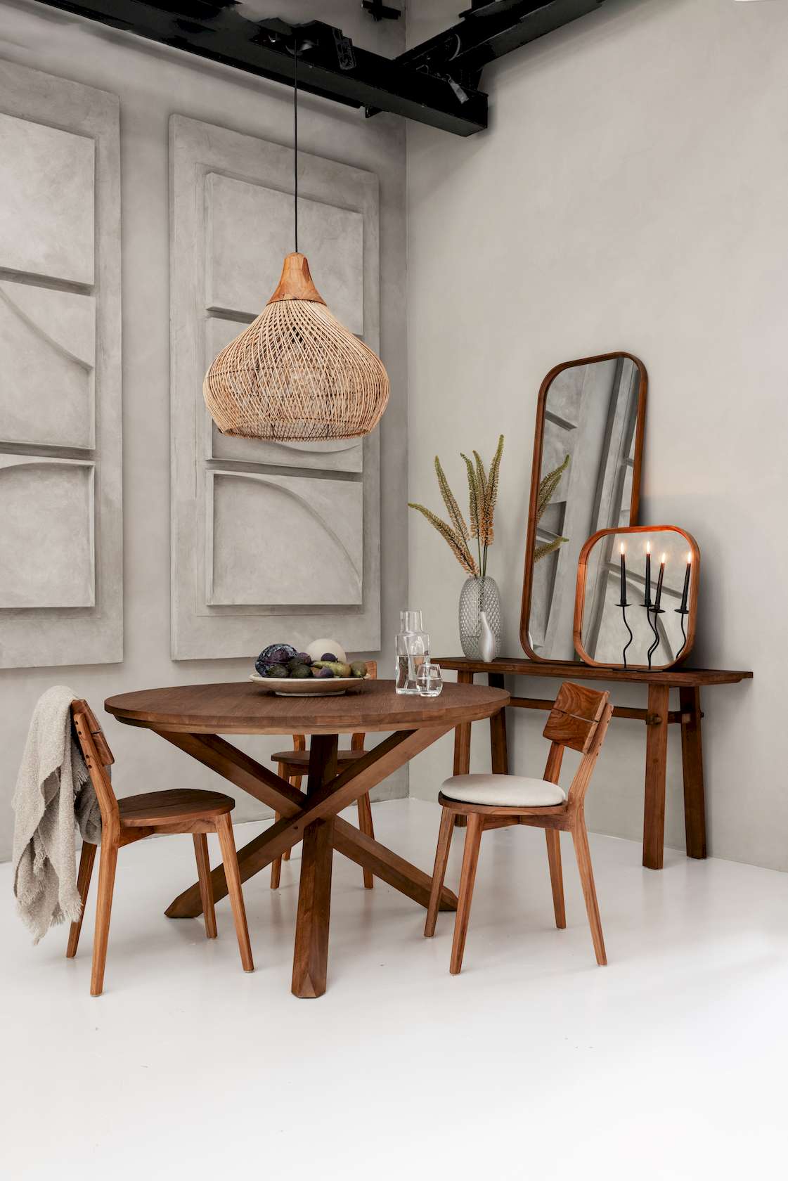 dBodhi Xono Round Dining Table