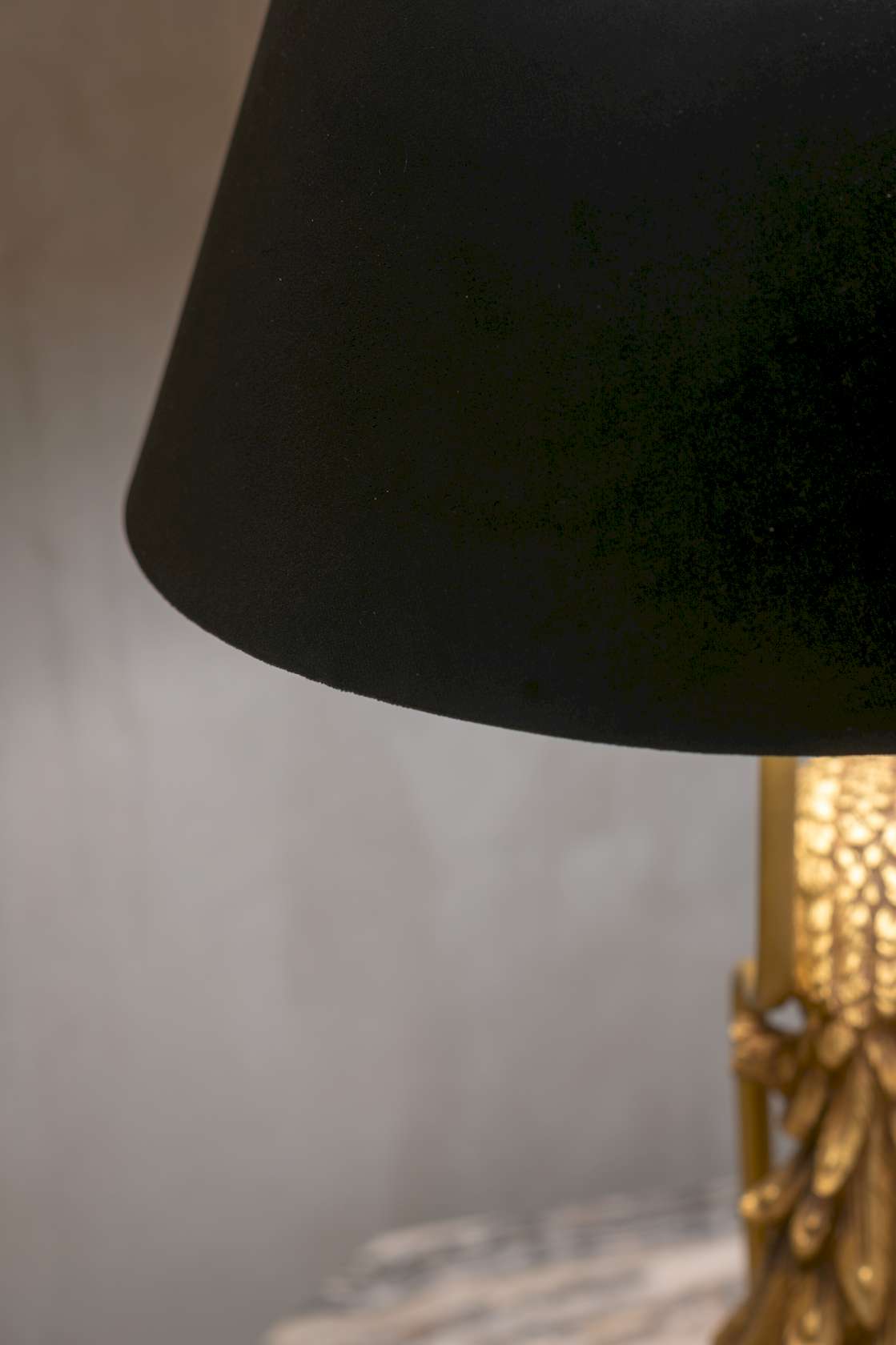 Peacock Table Lamp - Black