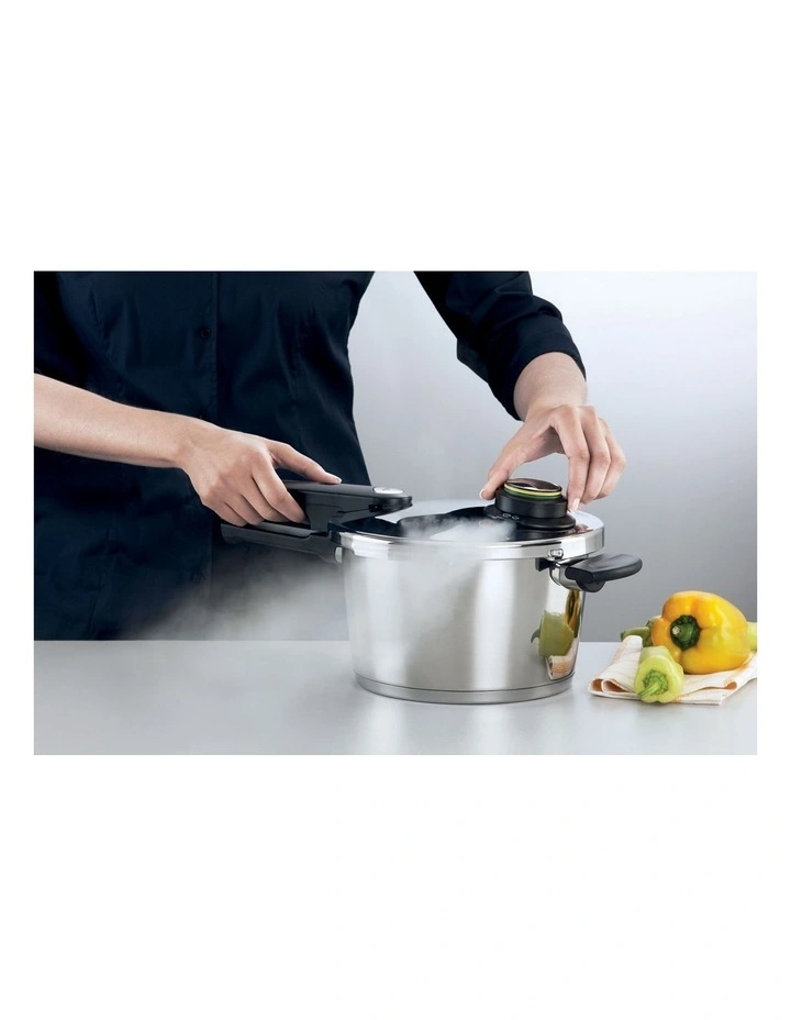 Fissler Vitavit® Premium 高速鍋連蒸架 26cm (8L) Fissler Vitavit® Premium pressure cooker with steamer insert 26cm (8L)