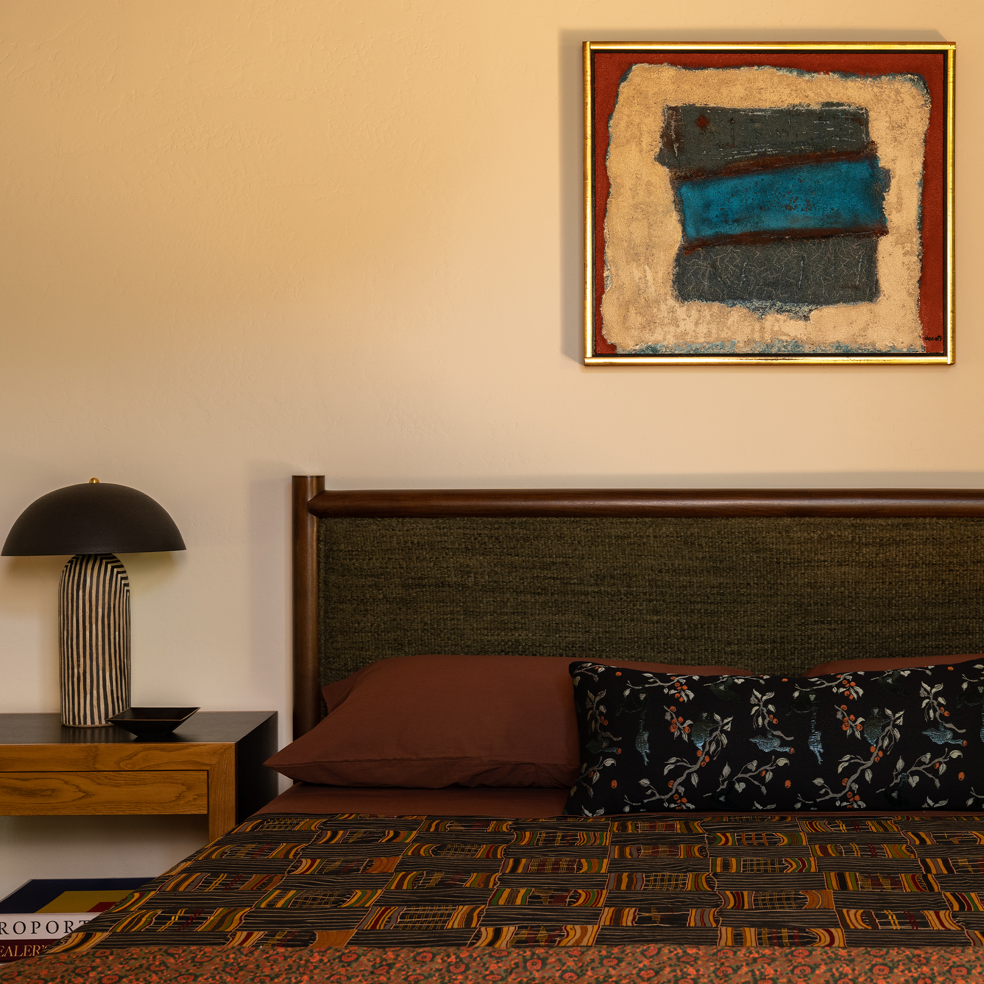 Photography by Ori Harpaz. Interior by Studio Preveza.