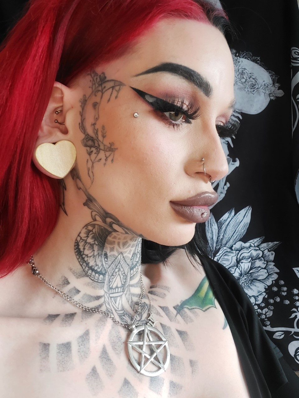 girl wearing beautiful  Crocodile Heart Shaped Wood Ear Plug / Gauge